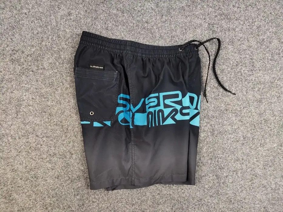 Quiksilver Vintage Quiksilver gradient logo Casual Pocket Light Shorts Size US 30 / EU 46 - 6 Thumbnail