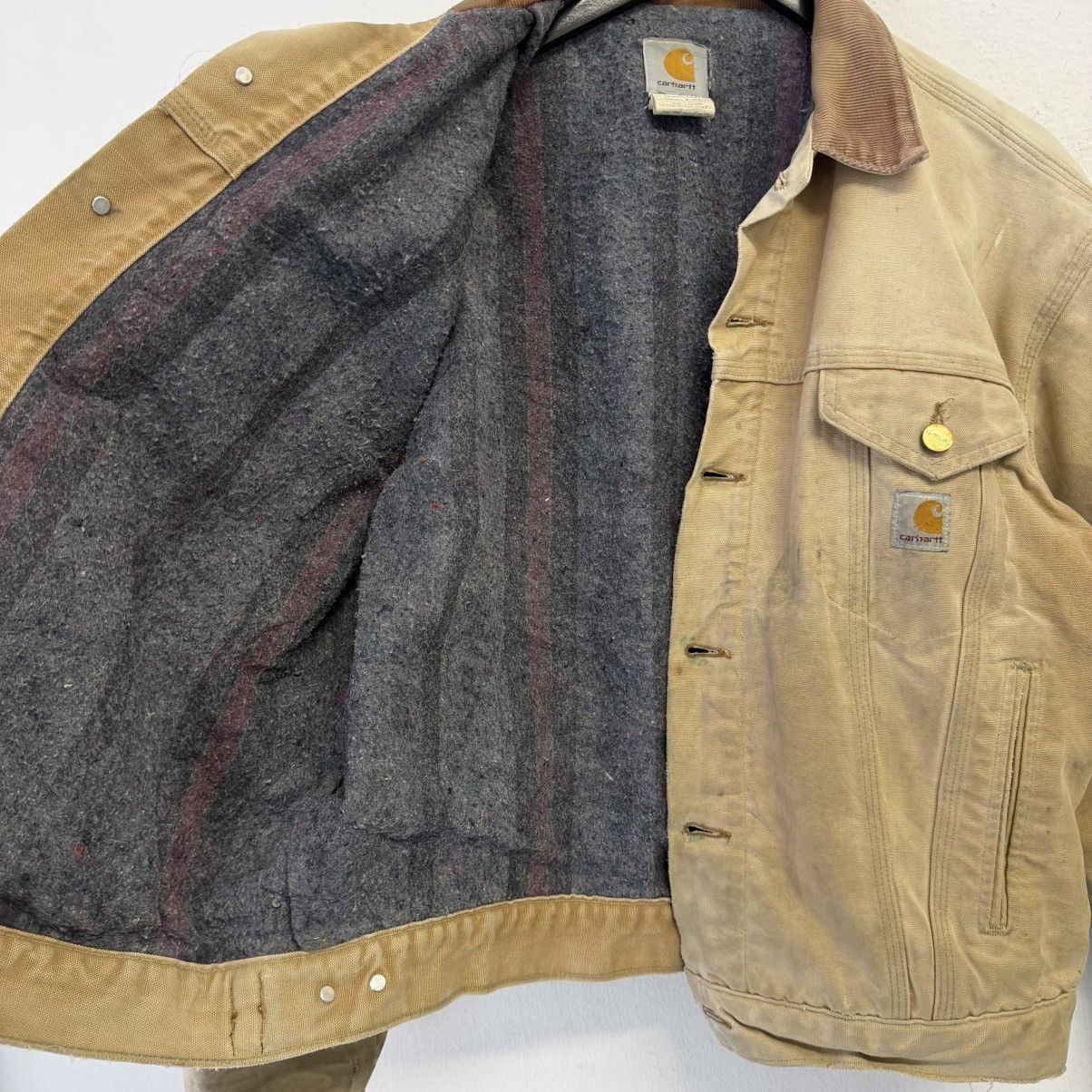 Carhartt Vintage Distressed Thrashed J09 BRN Holes Paint Jacket Size US L / EU 52-54 / 3 - 10 Thumbnail