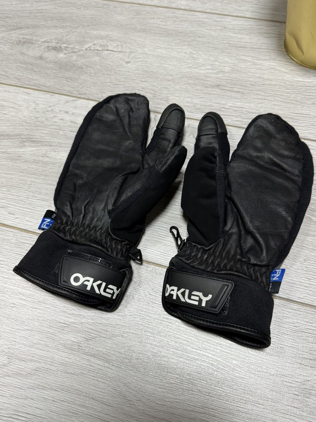 Oakley Oakley leather gloves mittens big spell out logo Size ONE SIZE - 3 Thumbnail