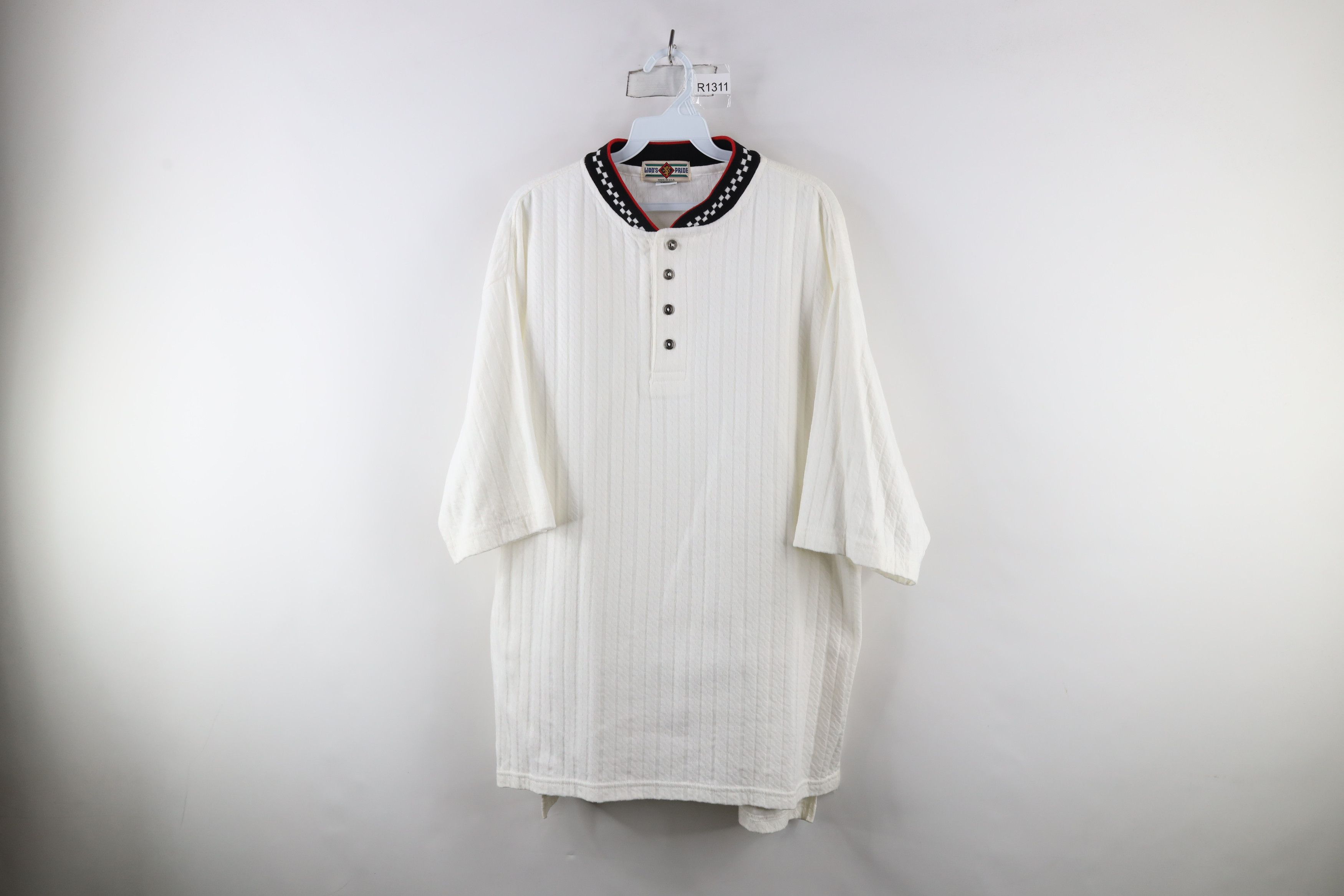 Vintage Vintage 90s Streetwear Textured Baggy Fit Henley T-Shirt USA Size US L / EU 52-54 / 3 - 1 Thumbnail