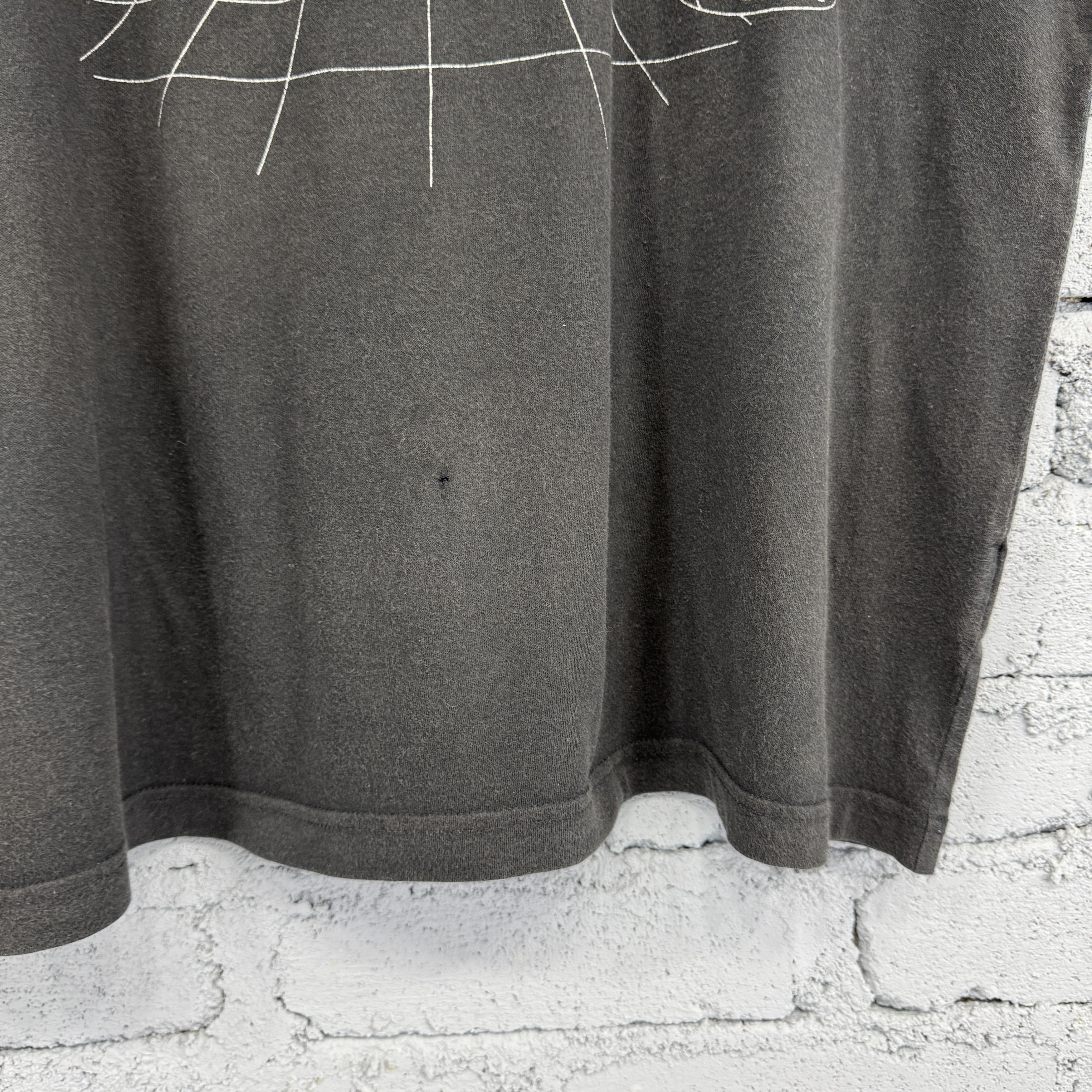 Uniqlo Uniqlo Disney Mickey Mouse Sunfaded City Illustration Size US L / EU 52-54 / 3 - 4 Thumbnail