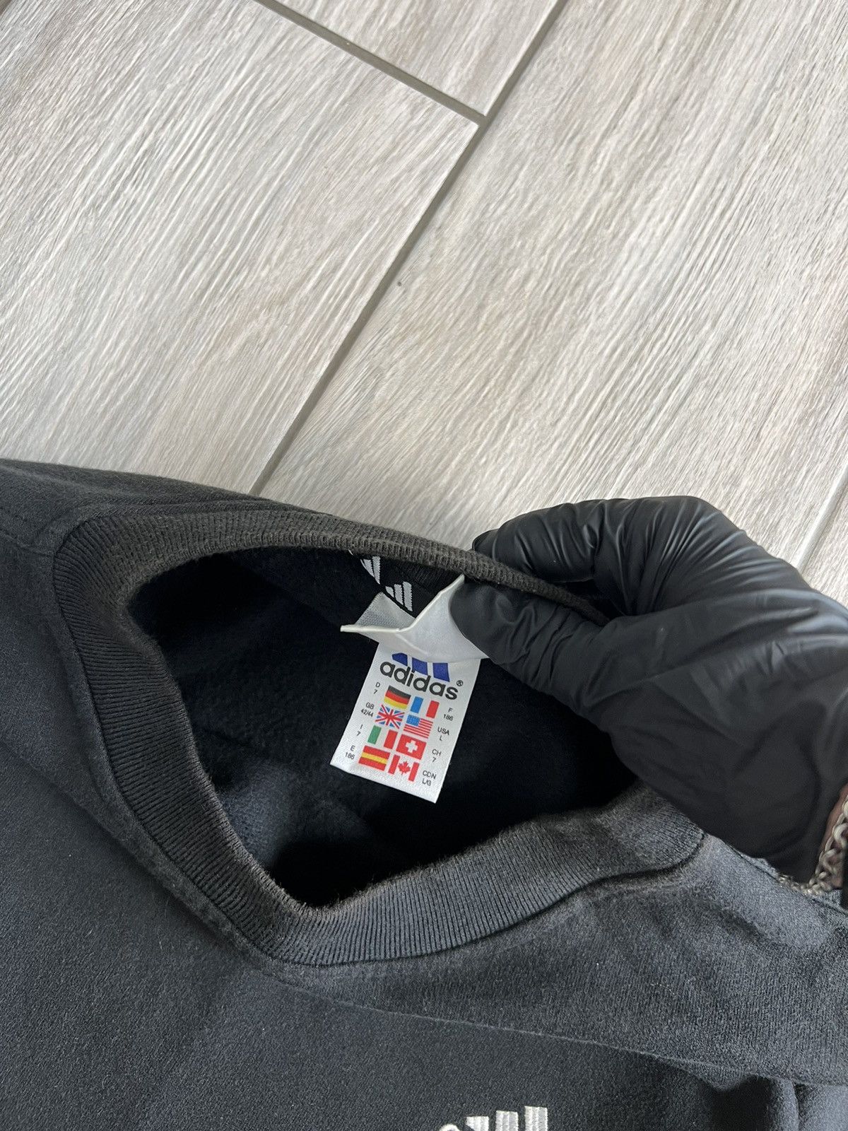 Adidas Adidas Vintage Sweatshirt Black 90s Mini Logo Size US L / EU 52-54 / 3 - 6 Thumbnail