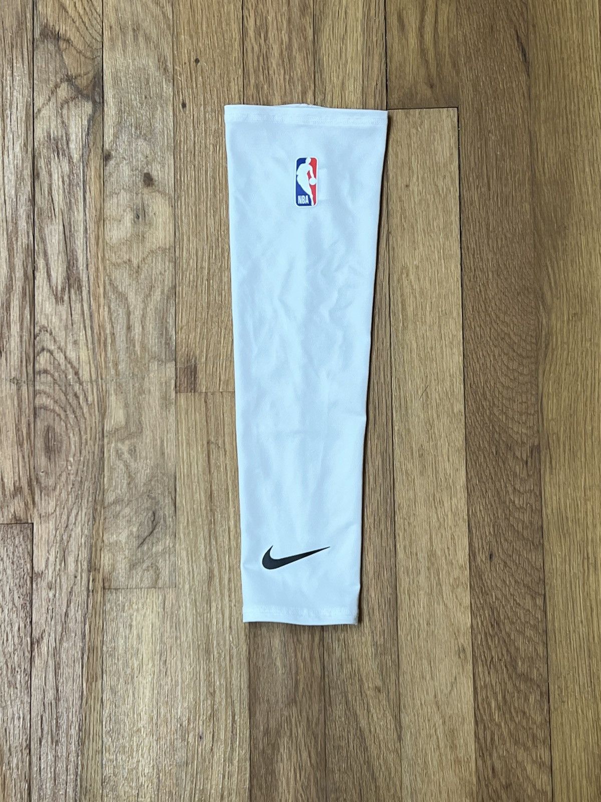 Nike Nike NBA Elite White Shooter Sleeve (1) Mens Size L/XL Size ONE SIZE - 4 Thumbnail