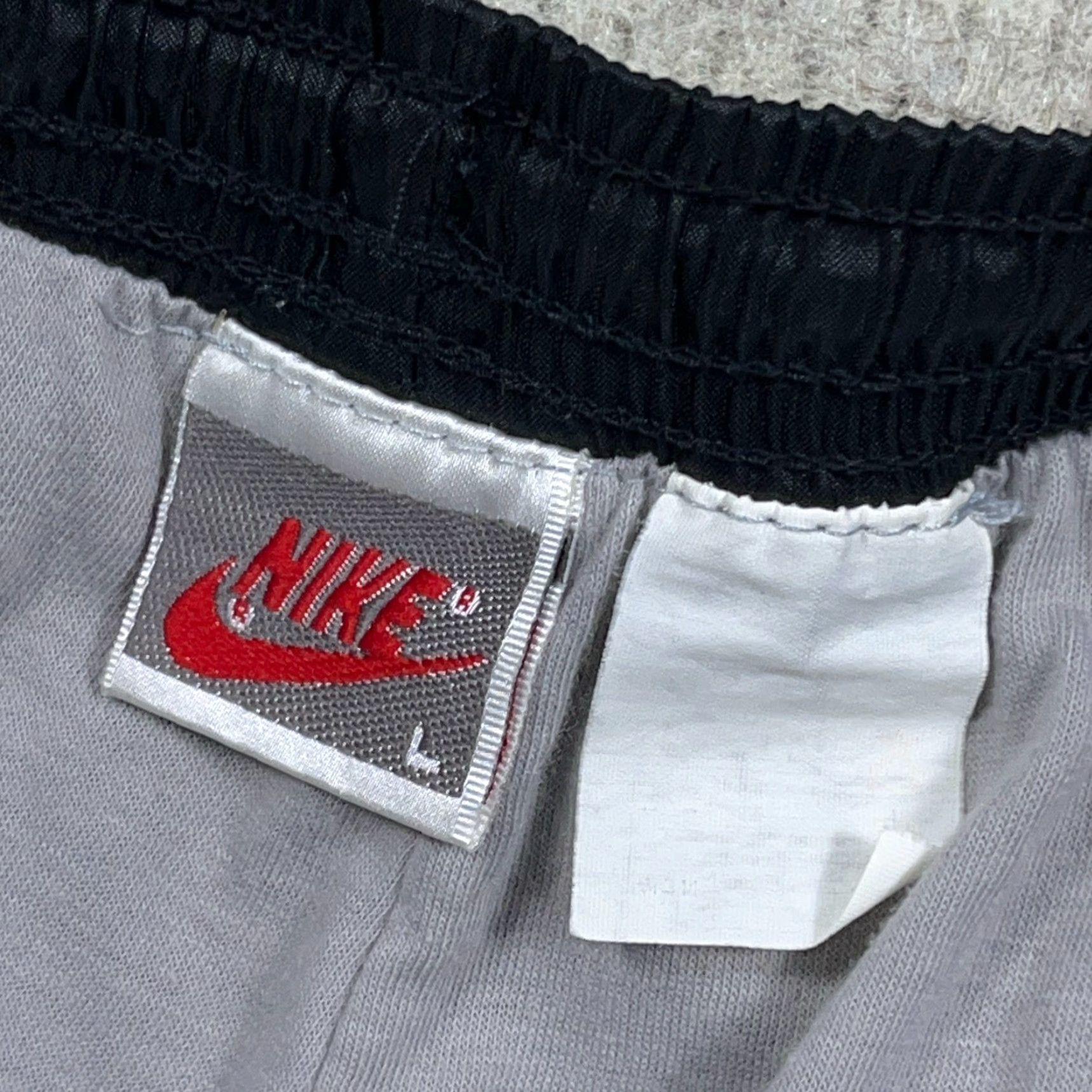 Nike VINTAGE Nike Pants Men Large Black Track Pants Windbreakers 90s Y2K Baggy Joggers 80s Athleisure Classic Modern Sports Mens Regular Black Nike Pants Size US 33 - 3 Thumbnail