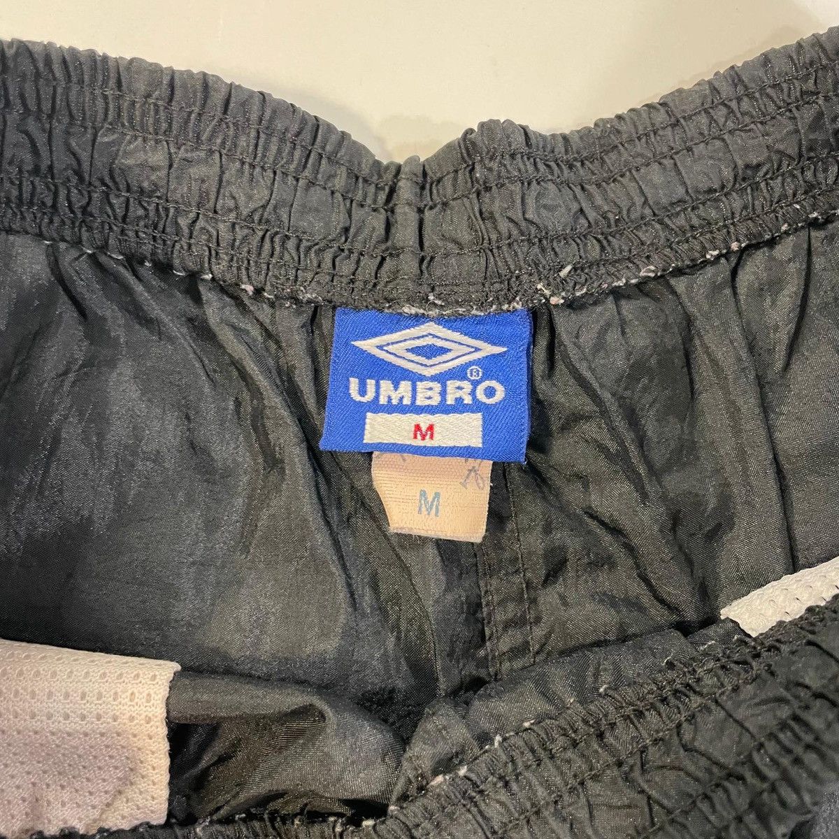 Umbro Umbro 90s vintage black and purple shorts Size US 36 / EU 52 - 6 Thumbnail