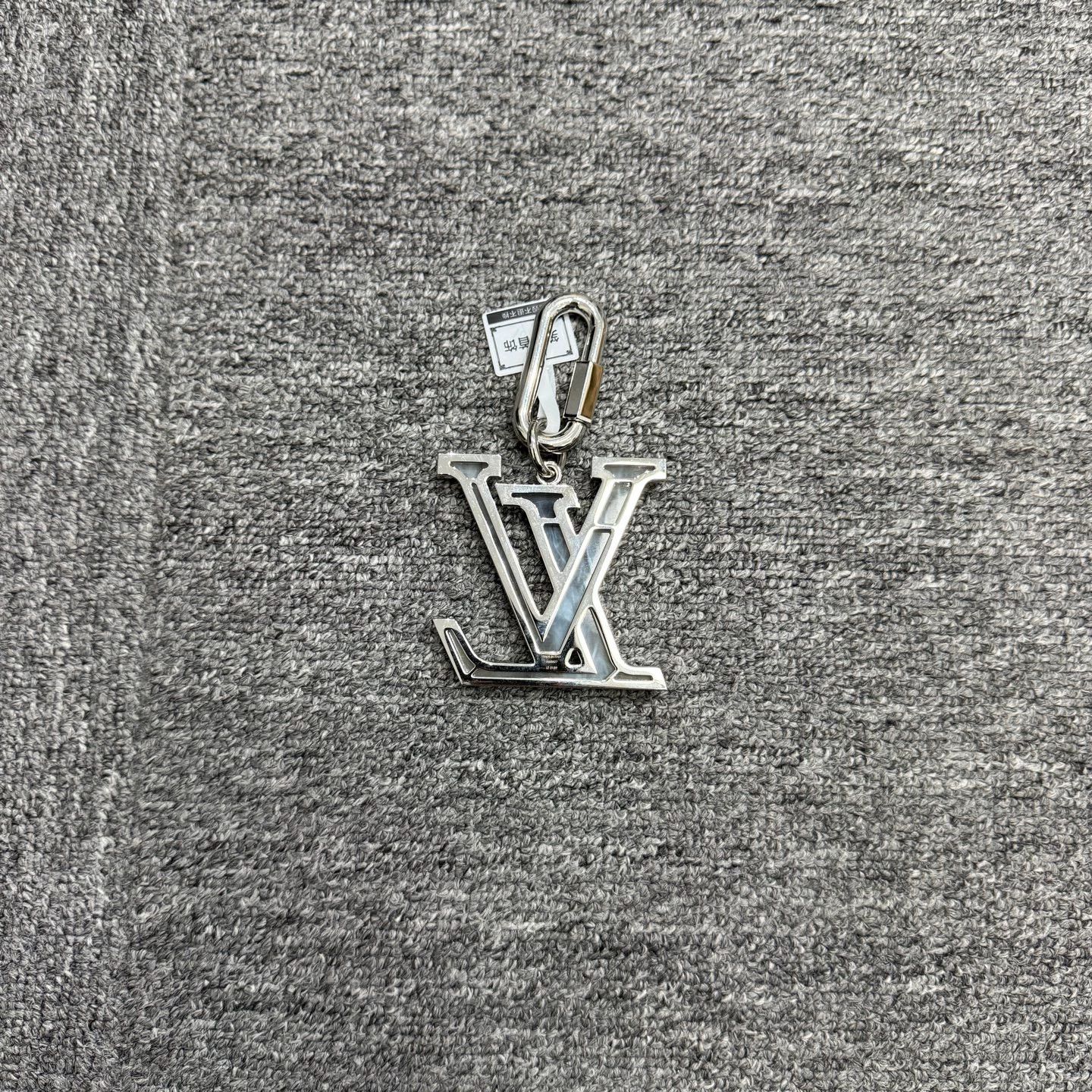 Louis Vuitton Louis Vuitton LV Marble Pendant 99 New Size ONE SIZE - 3 Thumbnail