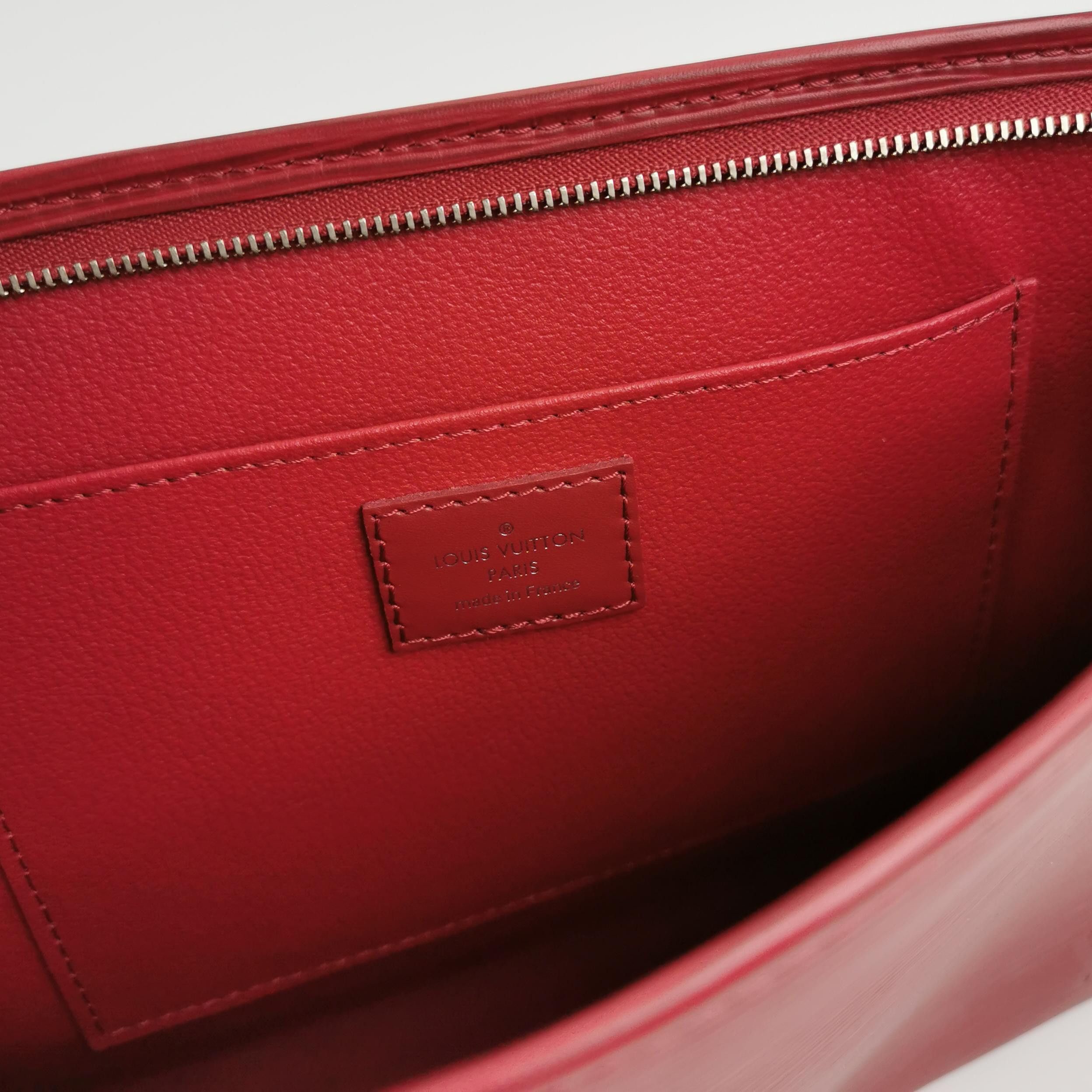 Louis Vuitton Louis Vuitton (LV) toiletry bag 26 cowhide solid color wate Size ONE SIZE - 4 Thumbnail