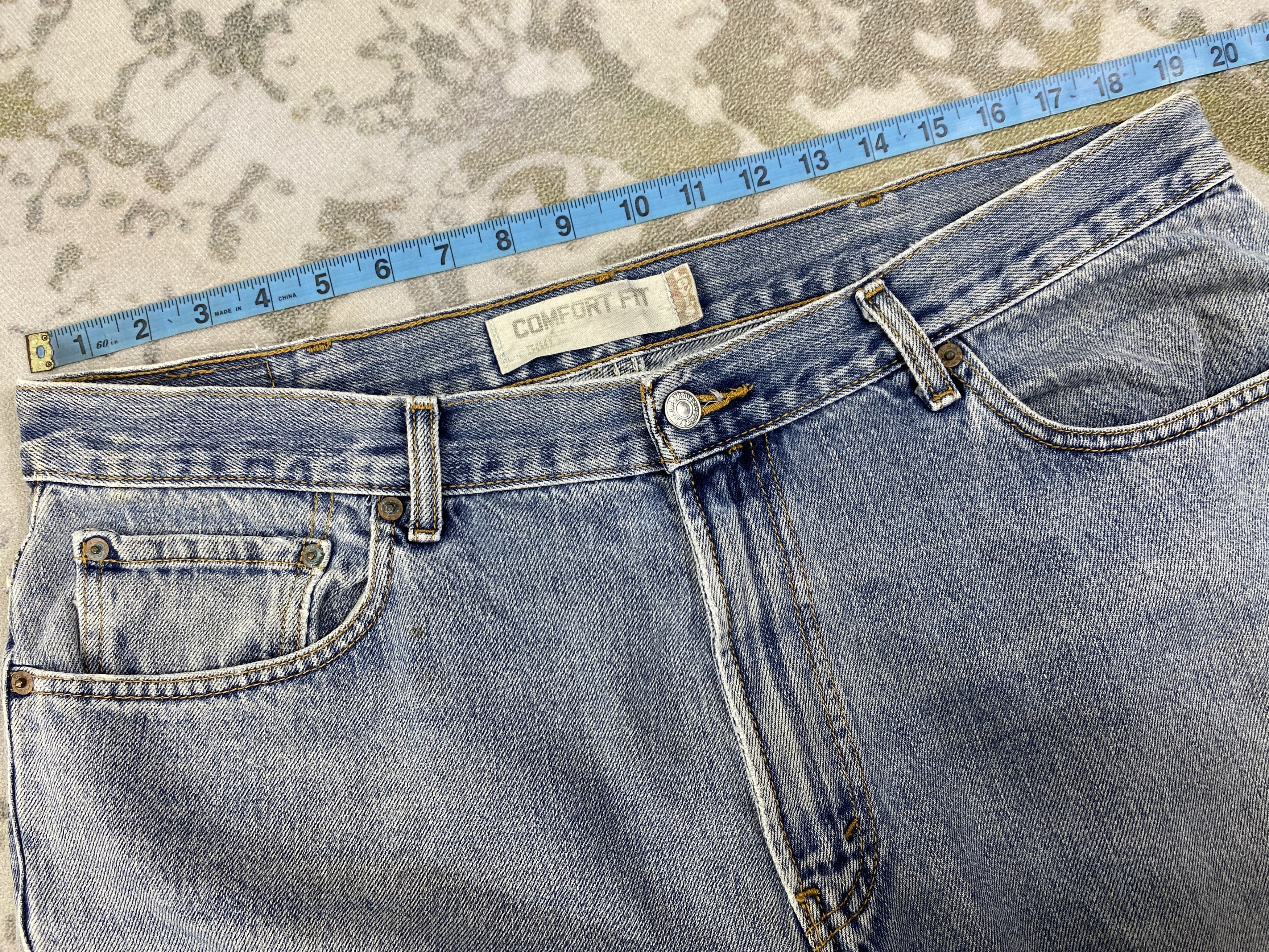 Light Wash Vintage Levi's 560 Comfort Fit Denim -JN747