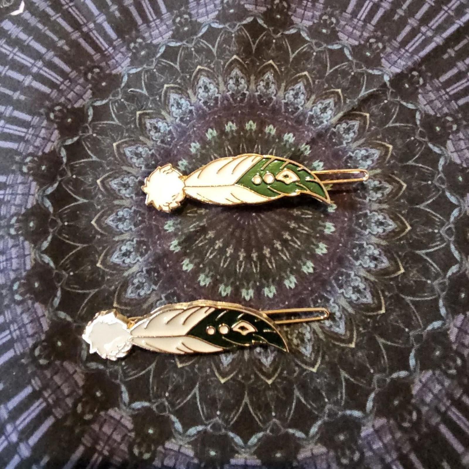 Designer Women's Ghost and Leave BobbyPins 4 total Size ONE SIZE - 4 Thumbnail