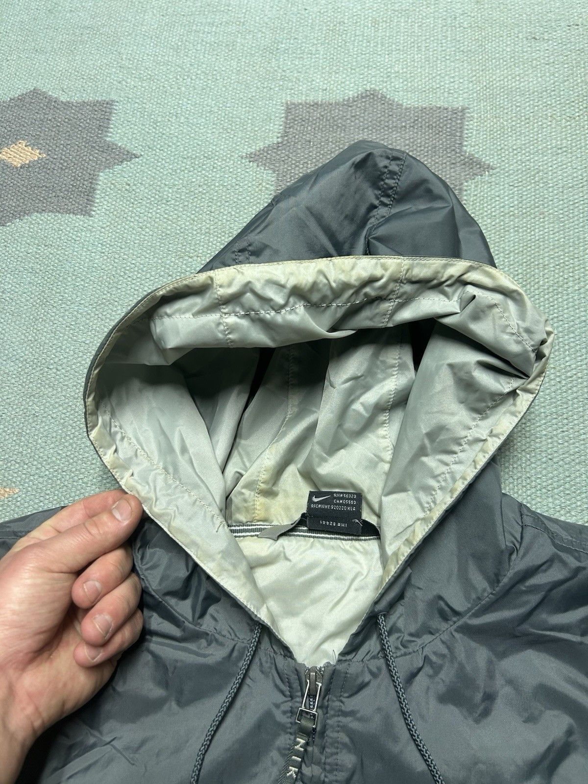 Vintage Vintage Nike hooded jacket windbreaker spell out swoosh XL Size US XL / EU 56 / 4 - 4 Thumbnail