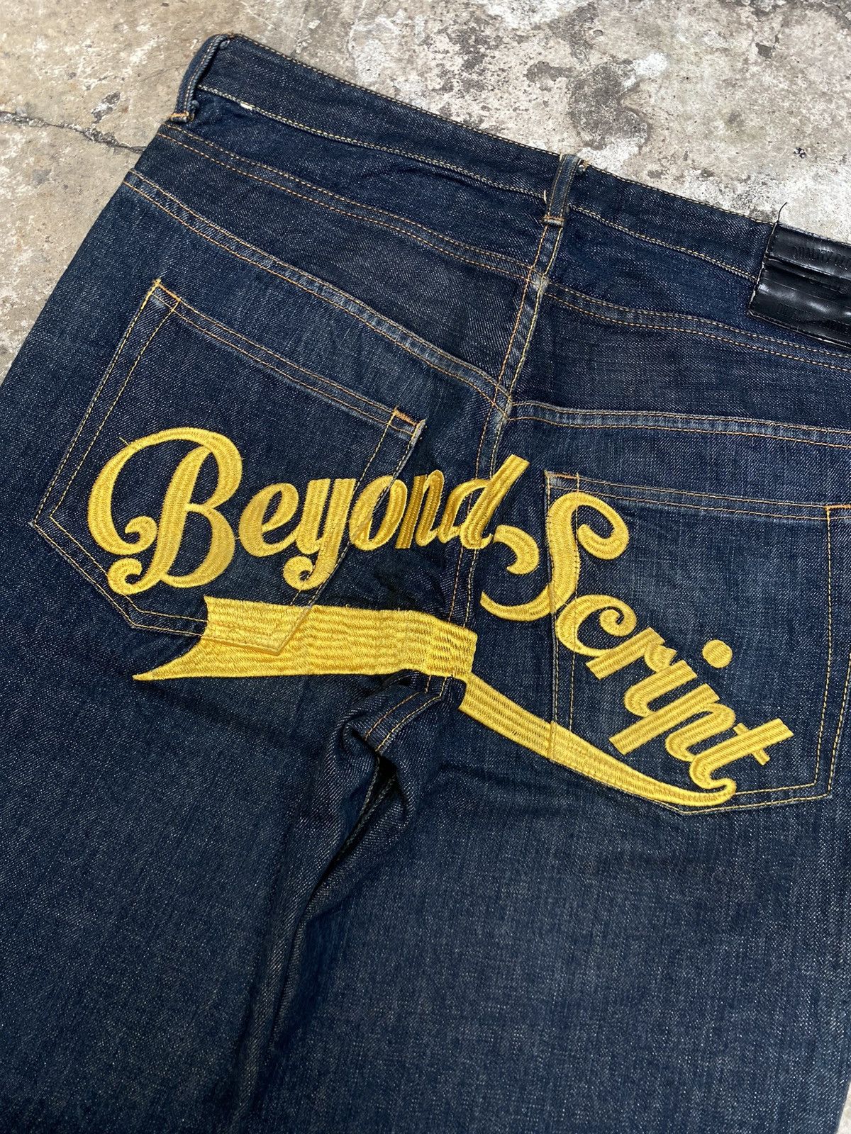 Japanese Brand I’lls Clothing Yellow Embroidered Beyond Script Deep Blue Size US 36 / EU 52 - 3 Thumbnail