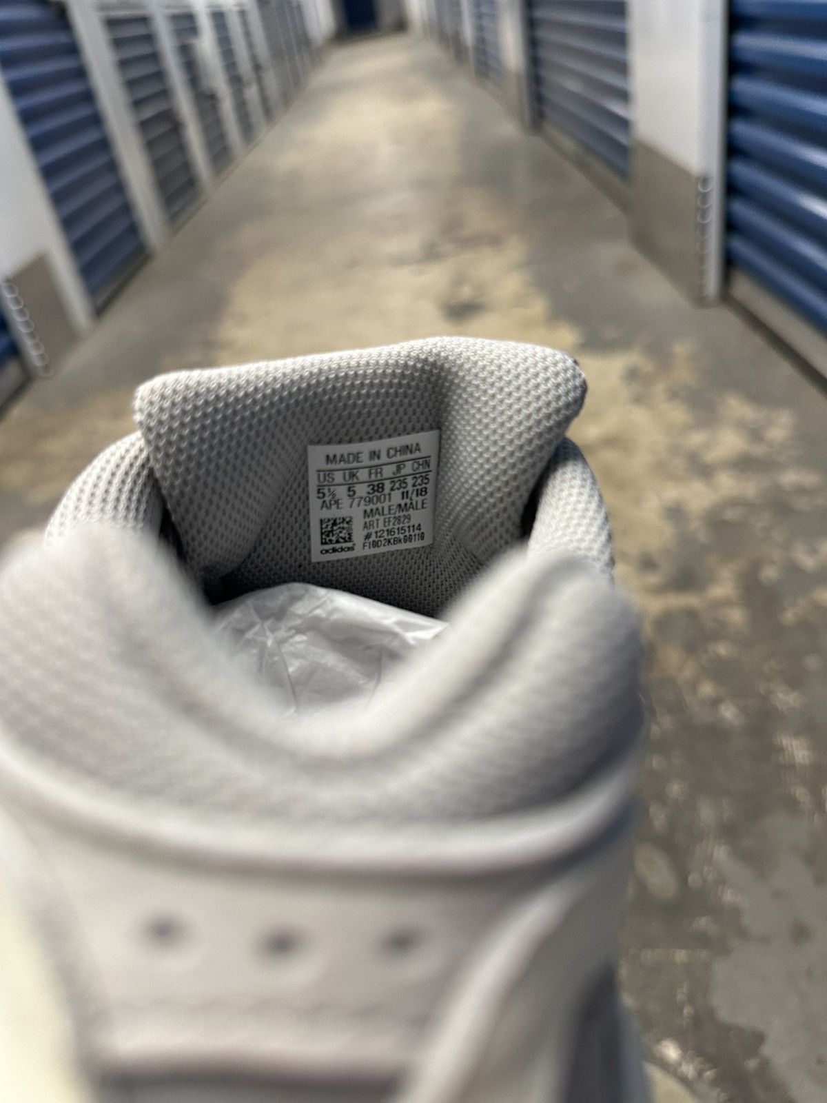 Adidas × Yeezy Yeezy Boost 700 V2 Static Size US 5.5 / EU 38 - 6 Thumbnail