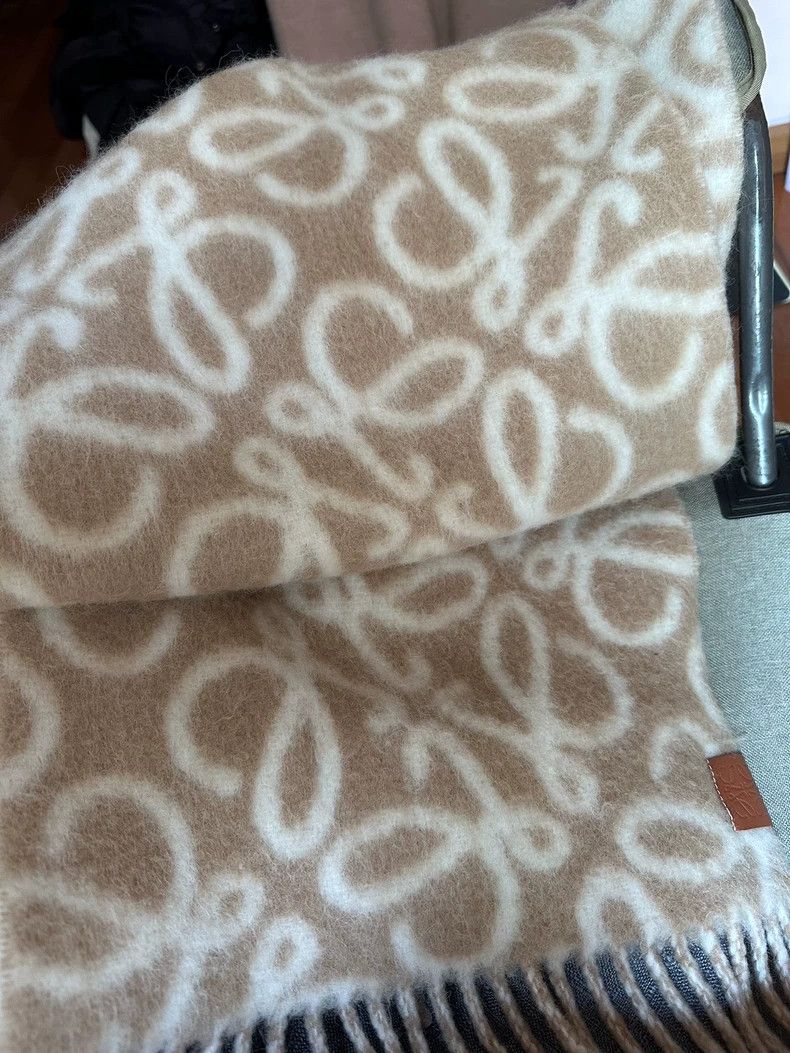 Loewe LOEWE Cotton wool scarf large scarf shawl women khaki beig Size ONE SIZE - 1 Thumbnail