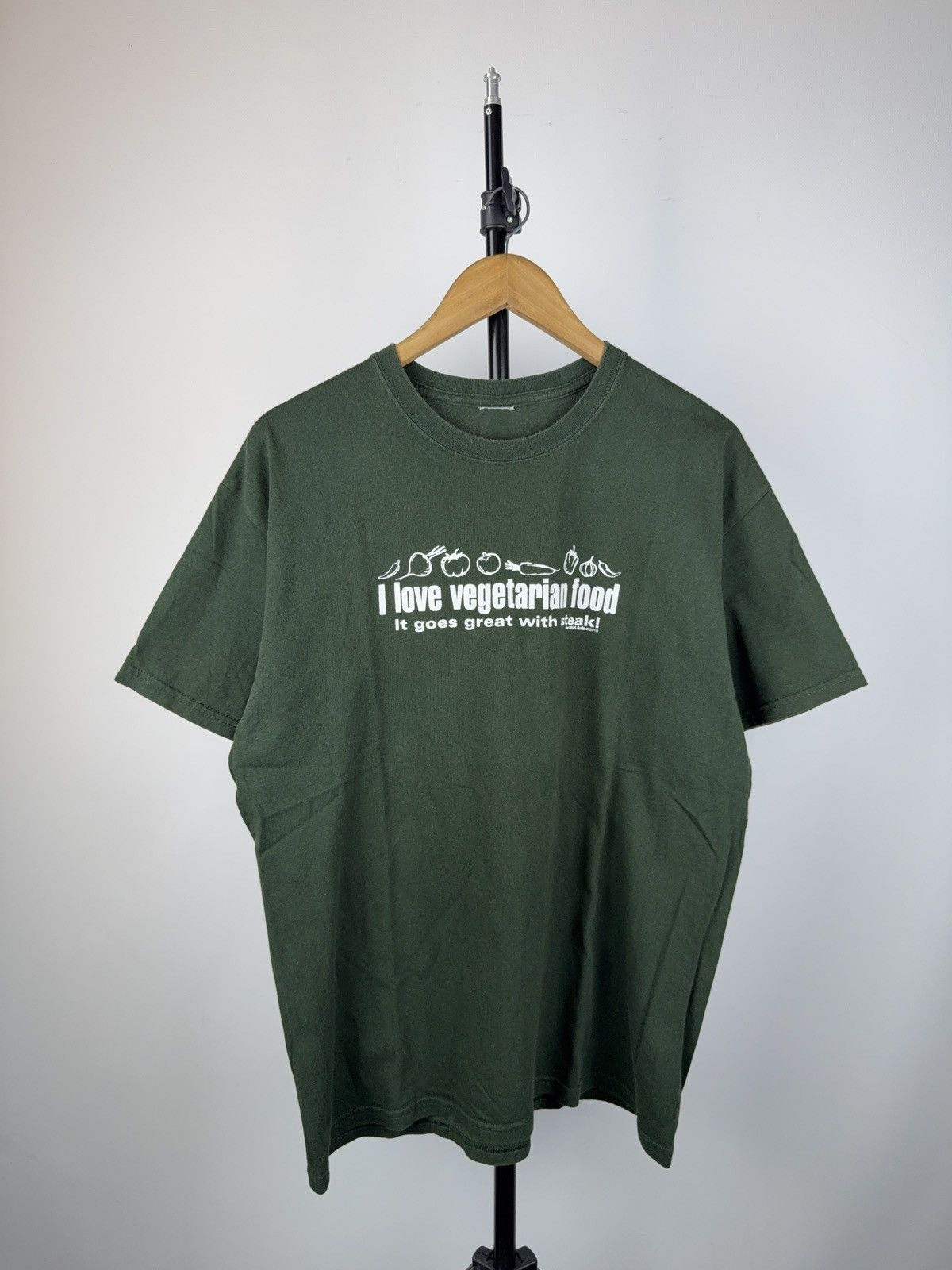 Vintage Vintage 2010 Humor Funny I love vegetarian food Tee Shirt Size US L / EU 52-54 / 3 - 1 Thumbnail