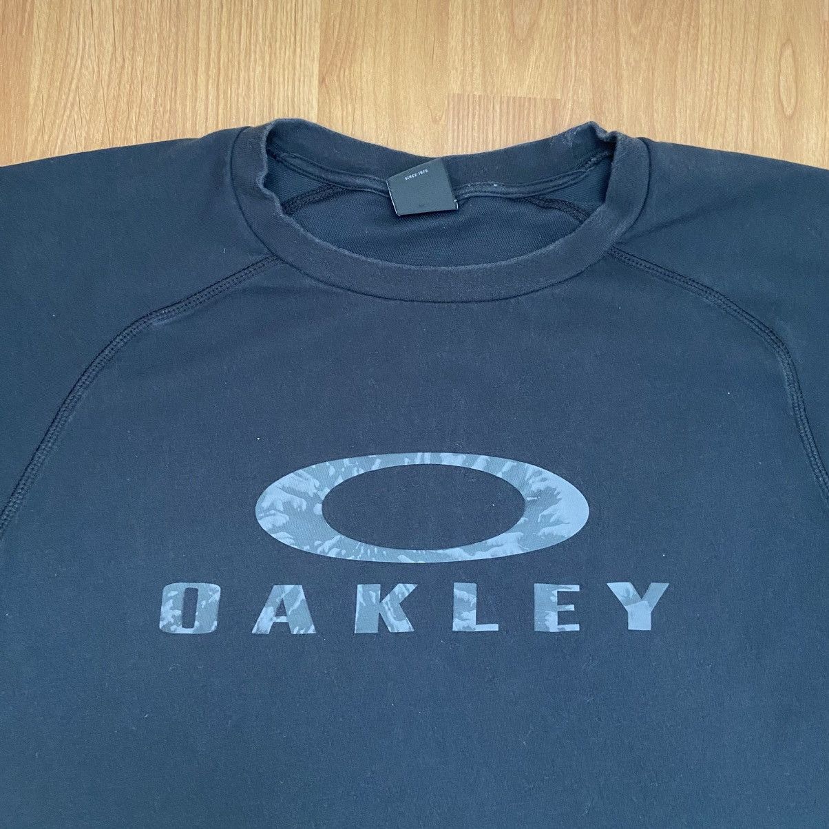 Oakley Oakley Men’s Camo Logo Hydrolix T-Shirt Size Large Size US L / EU 52-54 / 3 - 3 Thumbnail