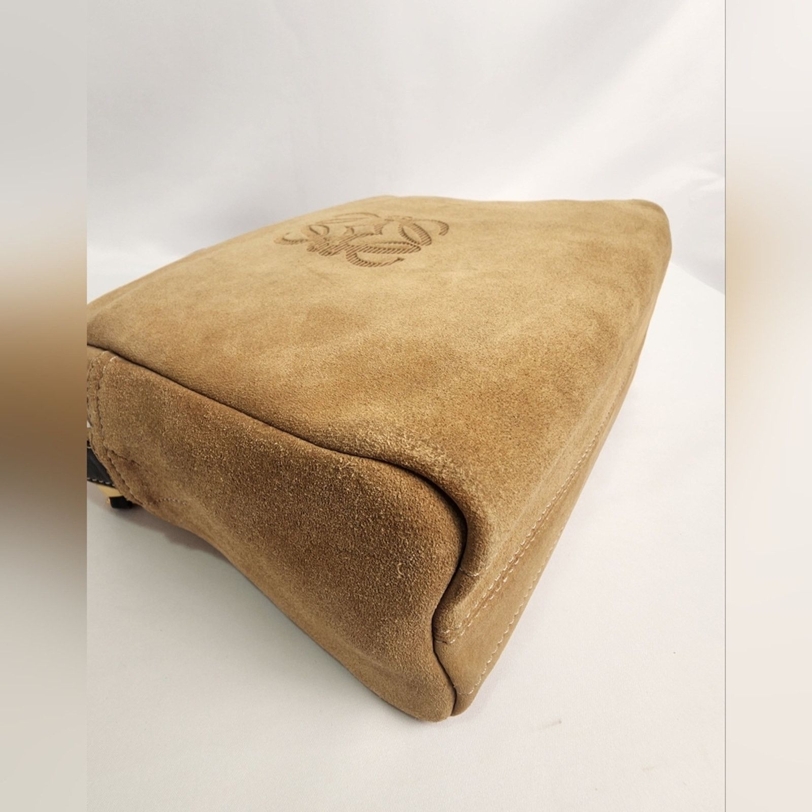Loewe Loewe Anagram Tan Suede Shoulder Bag w/ dust bag Size ONE SIZE - 9 Thumbnail