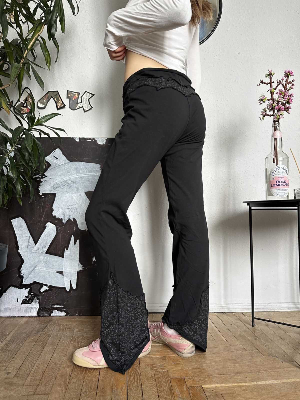 Vintage Vintage Low Waisted Stretchy Asymmetrical Yoga Pants Size 34" / US 12 / IT 48 - 1 Thumbnail