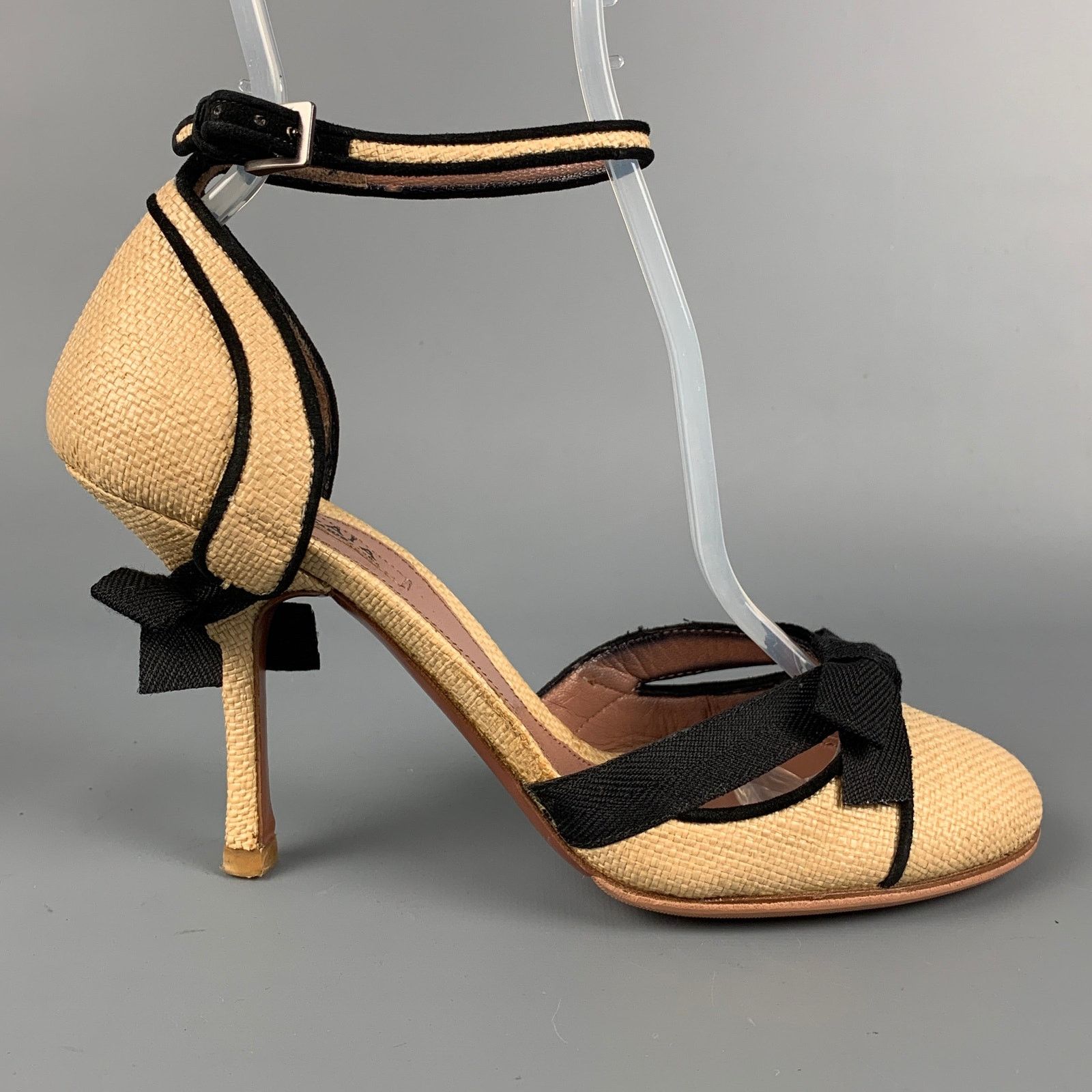 Alaia ALAIA Size 5.5 Natural & Black Straw Textured Bow Pumps Size US 5.5 / IT 35.5 - 1 Thumbnail