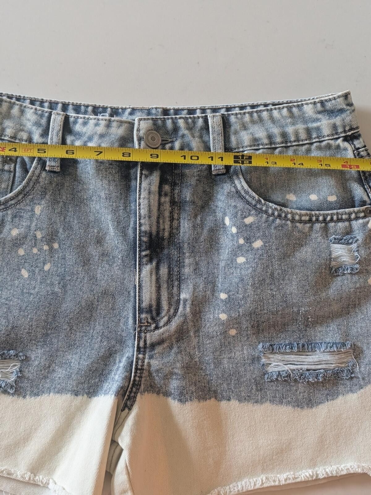 Other No Boundaries Two-Tone Distressed Denim Shorts Size 34" / US 12 / IT 48 - 2 Thumbnail