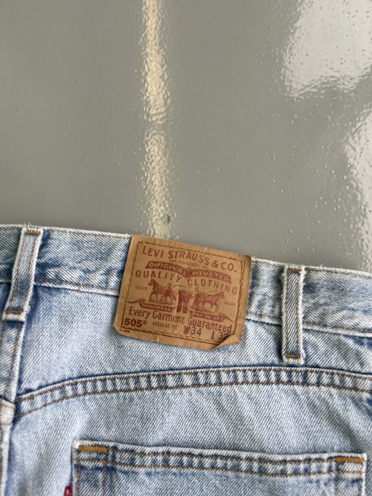 Levi's × Vintage Crazy vintage 90’s Levi’s 505 faded washed light blue jeans Size US 34 / EU 50 - 2 Thumbnail