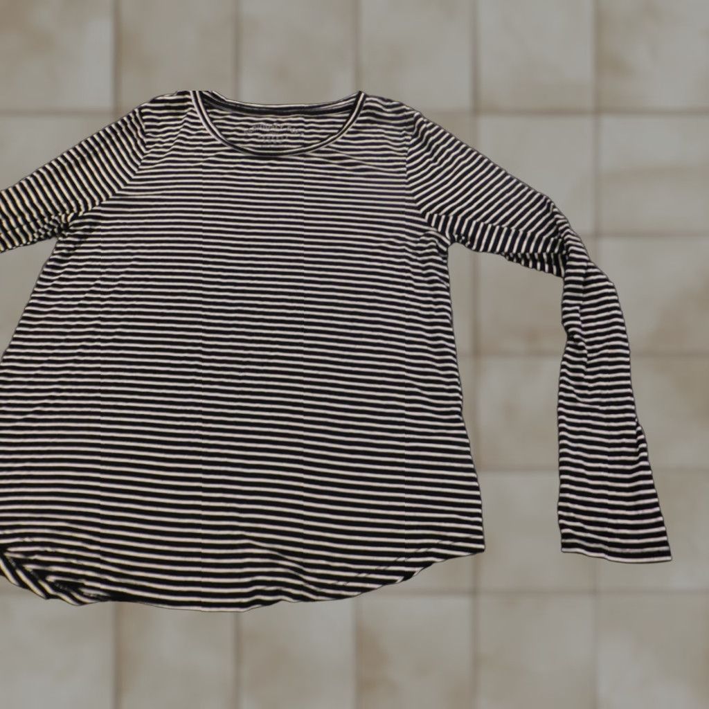 Aeropostale Aeropostale Blouse Women L Black Striped Long Sleeve Collared Crew Rayon Spandex Casual Button Basic Lightweight Regular Size L / US 10 / IT 46 - 1 Thumbnail