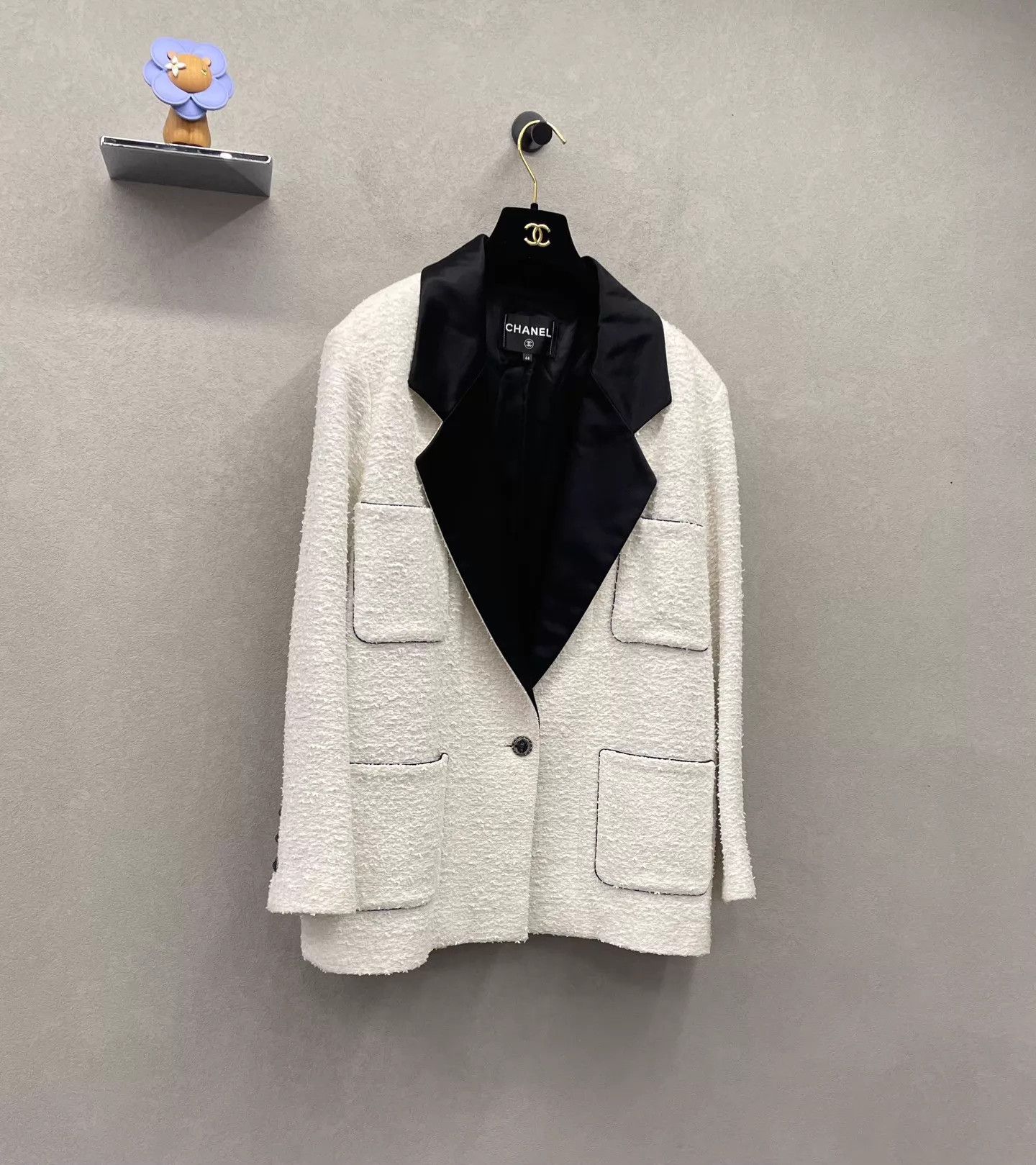 Chanel CHANEL White & Black Tweed Satin Peak Lapel Jacket Size L / US 10 / IT 46 - 3 Thumbnail