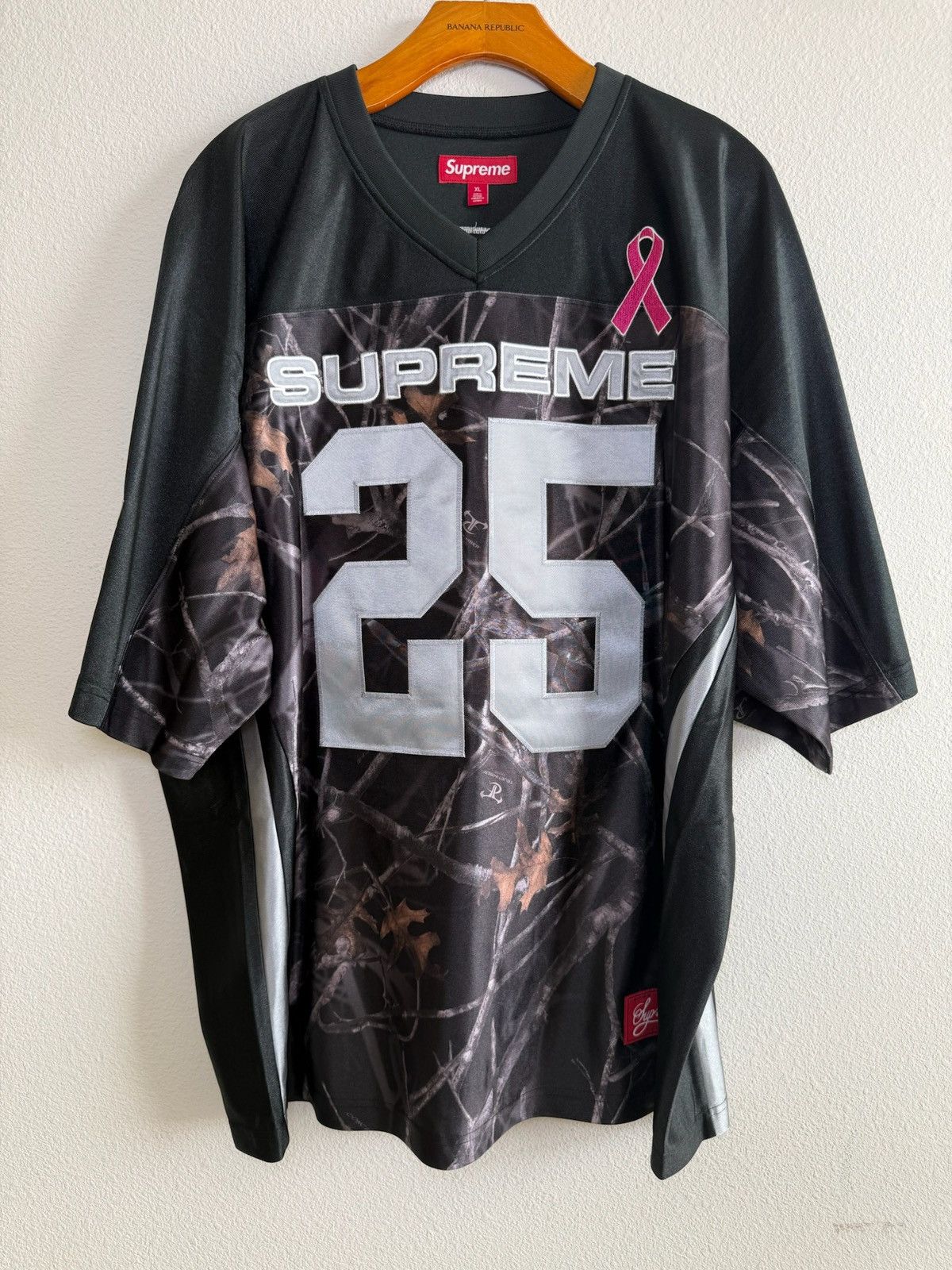 Supreme Supreme Breast Cancer Awareness Football Jersey Size US XL / EU 56 / 4 - 1 Thumbnail
