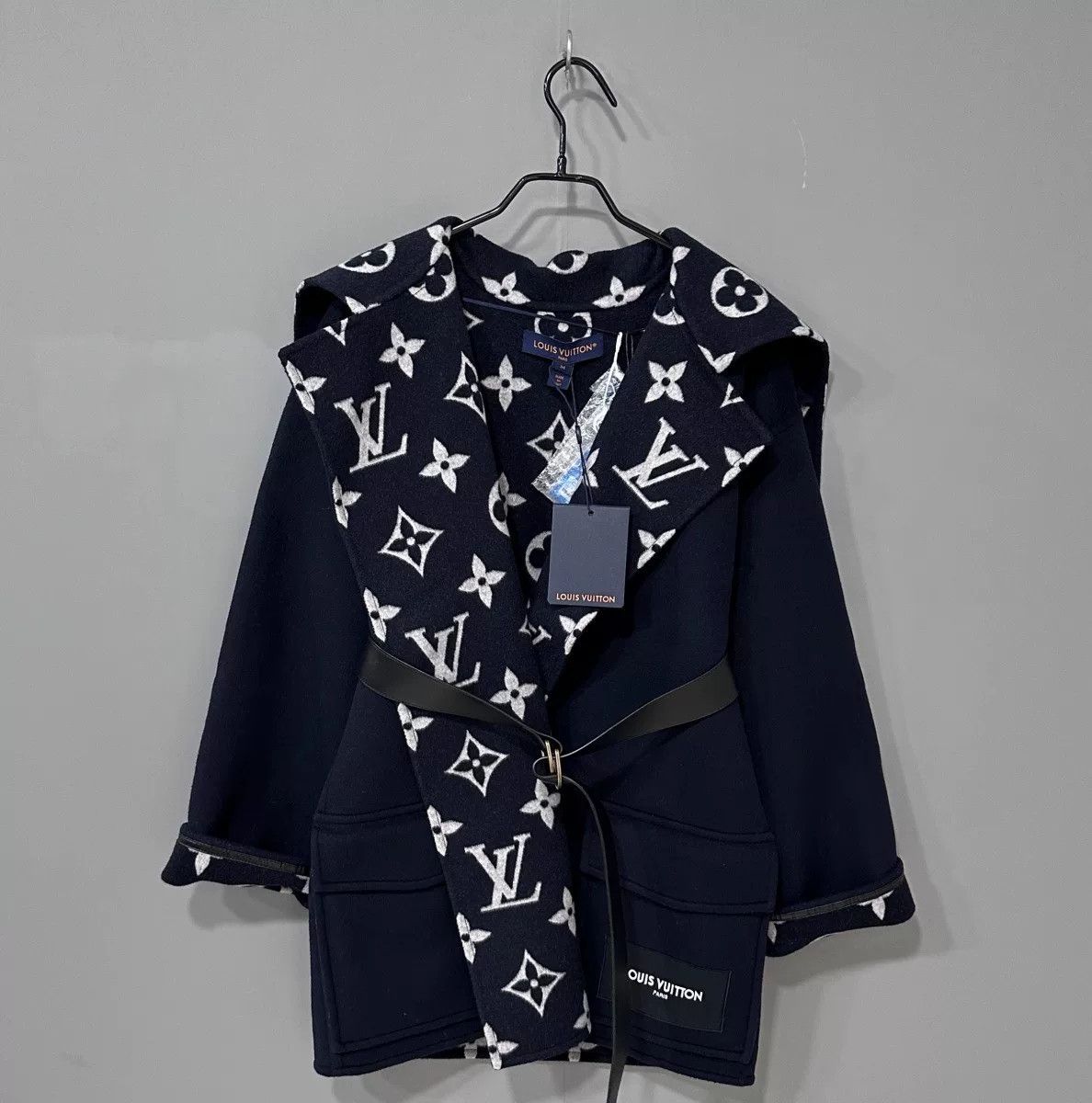 Louis Vuitton navy short coat with LV logo Size XS / US 0-2 / IT 36-38 - 1 Thumbnail