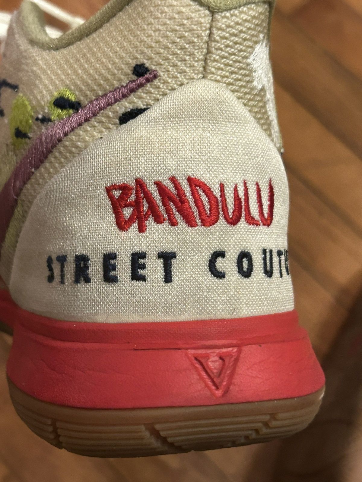Nike Nike Kyrie 5 x Bandulu Size US 7 / EU 40 - 12 Thumbnail
