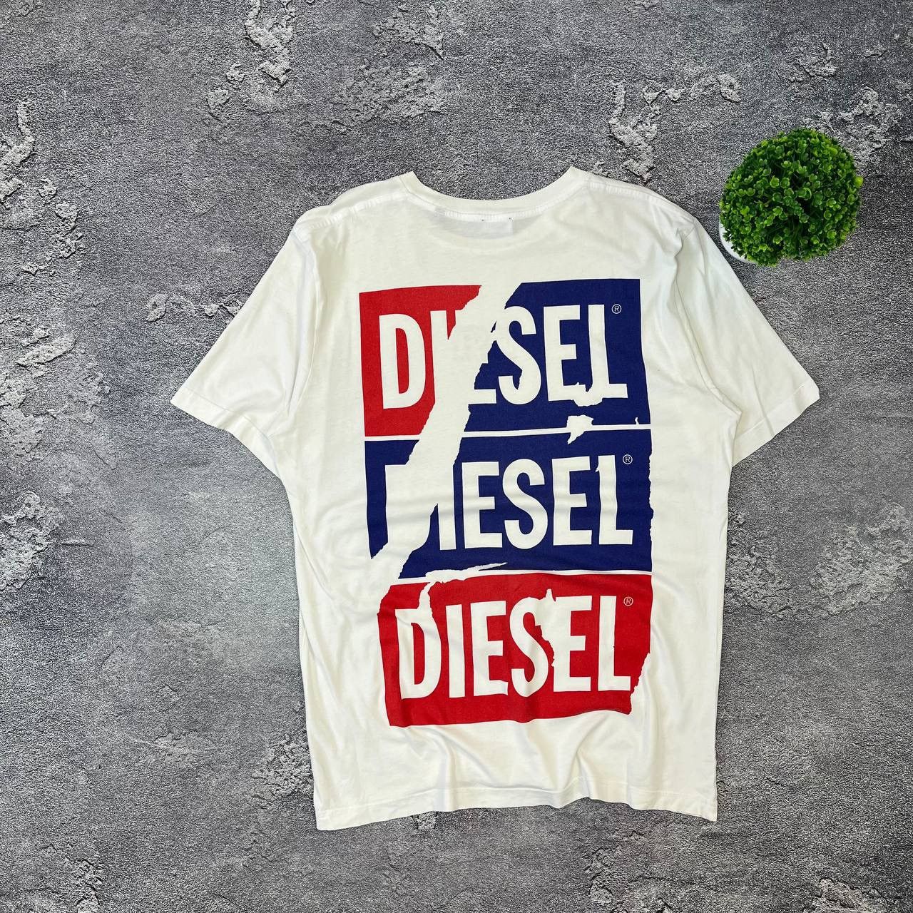 Diesel Vintage Diesel big Center logo Y2K T Shirt streetwear L Size US L / EU 52-54 / 3 - 1 Thumbnail