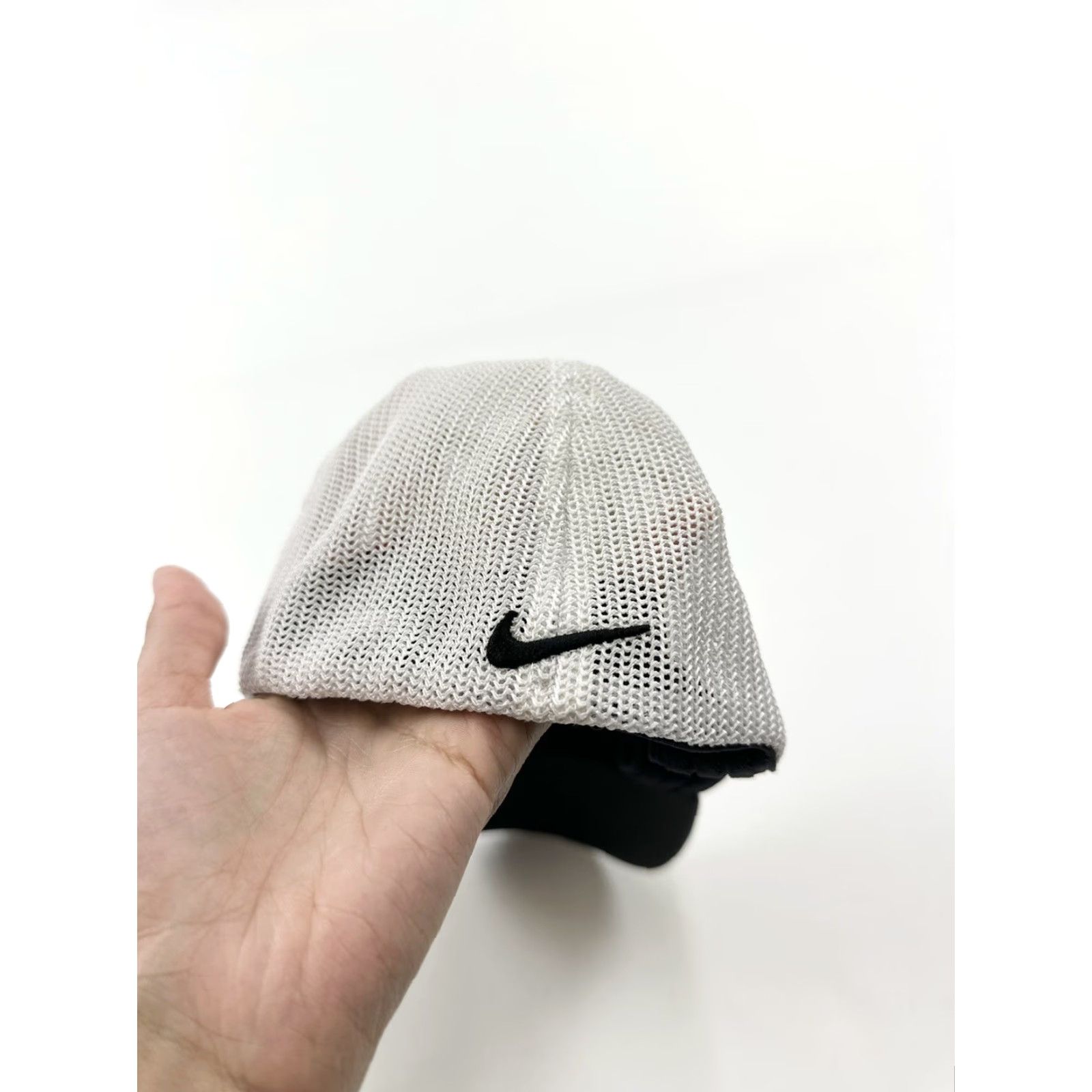 Nike VINTAGE Nike Golf Hat Men’s OZ Flexfit White Men's One Size White Golf Hat OZ Flexfit Nike Hat Mens White Vintage Size ONE SIZE - 4 Thumbnail