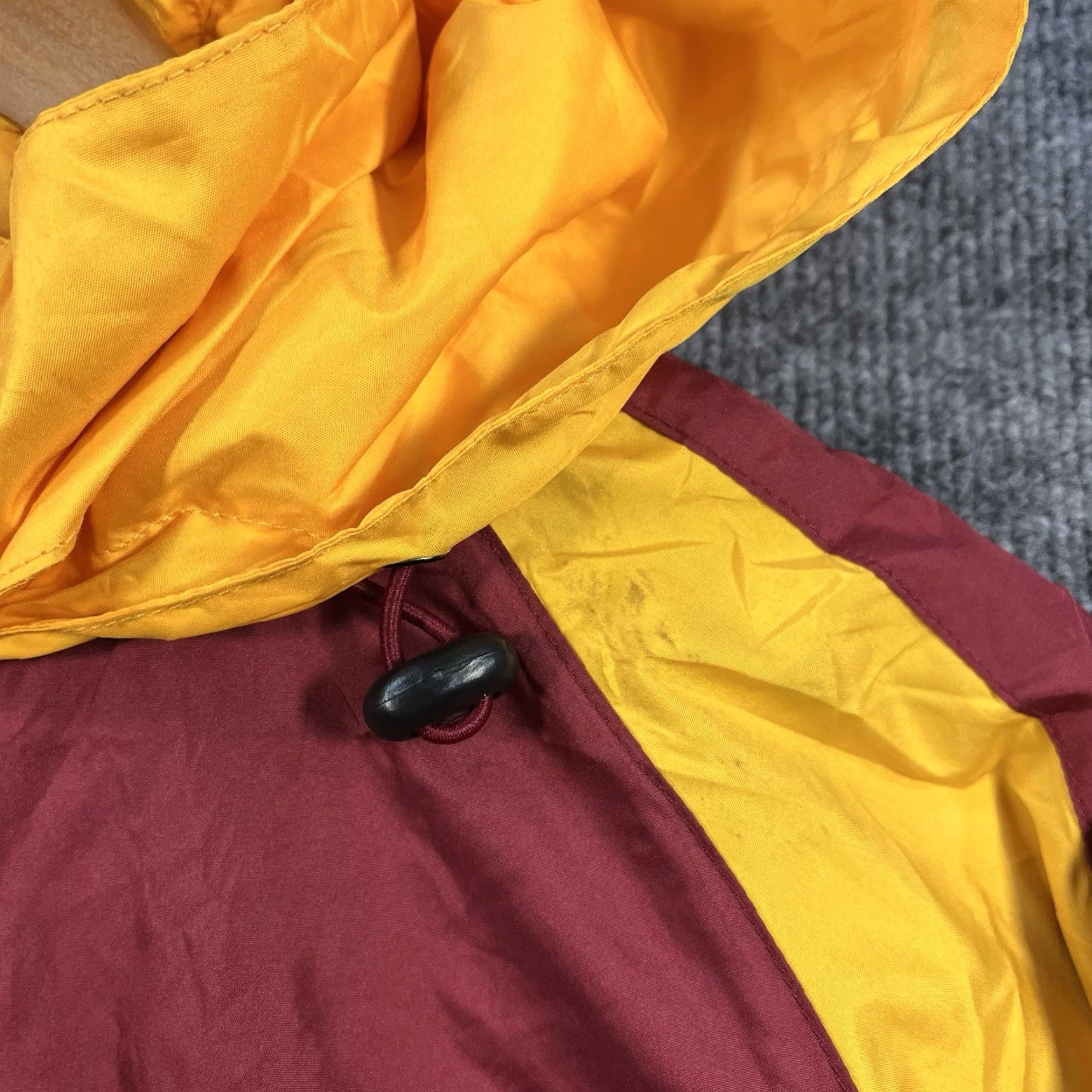 Vintage VINTAGE Red Oak USC Trojans Pullover Jacket Mens Large Hooded Windbreaker Red Tailored Utility? Size US L / EU 52-54 / 3 - 3 Thumbnail