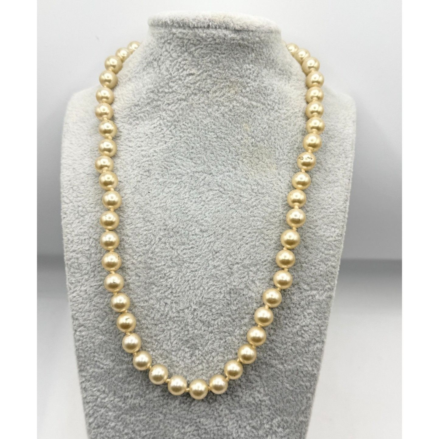 Vintage Vintage faux pearl beaded necklace with barrel clasp Size ONE SIZE - 1 Thumbnail
