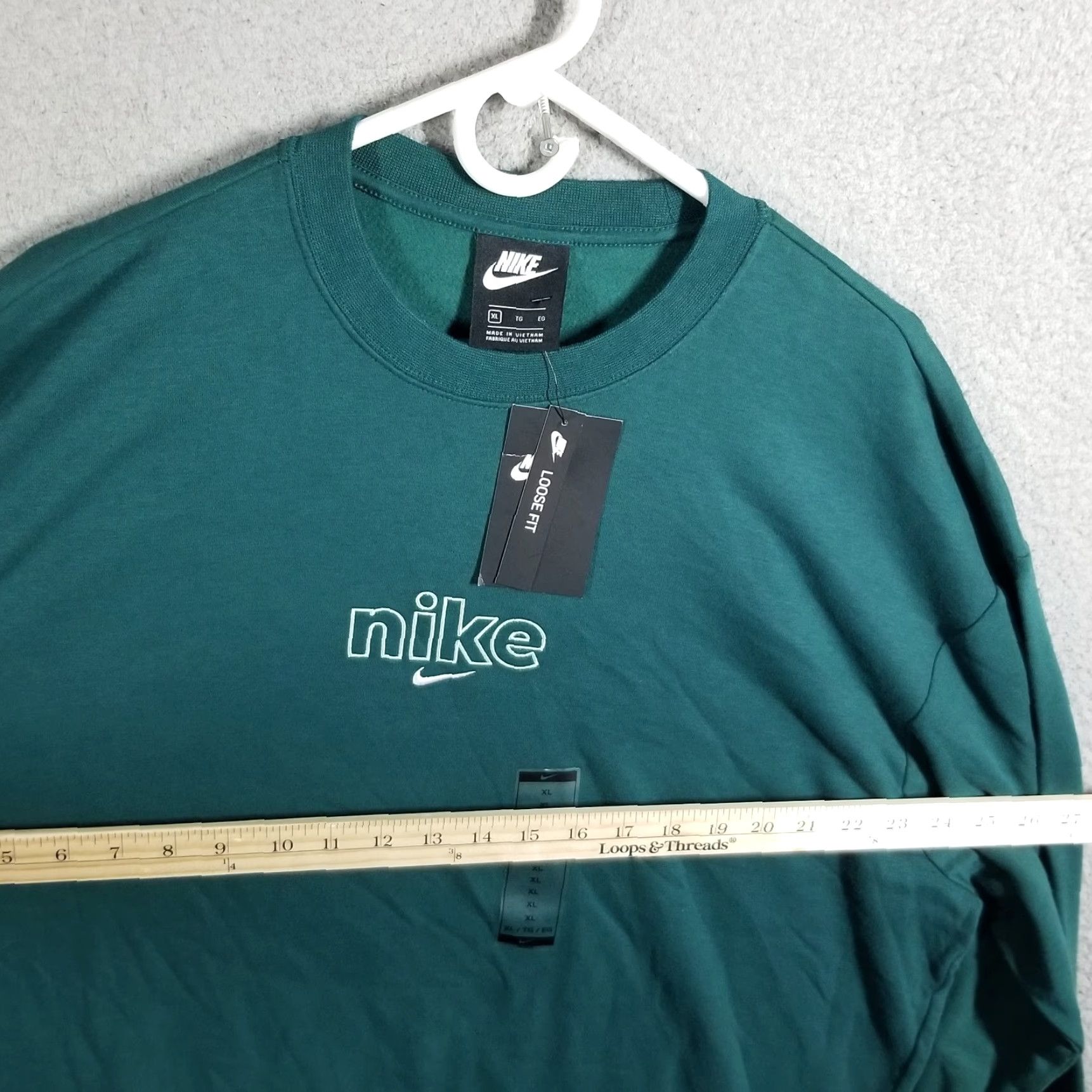 Nike Nike Sweatshirt Women XL Green Center Swoosh Crewneck Pullover NWT Size XL / US 12-14 / IT 48-50 - 6 Thumbnail