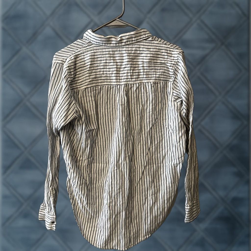 Vintage VINTAGE Universal Thread Shirt Womens Size Small White Striped Relaxed Fit Button Up Size S / US 4 / IT 40 - 1 Thumbnail