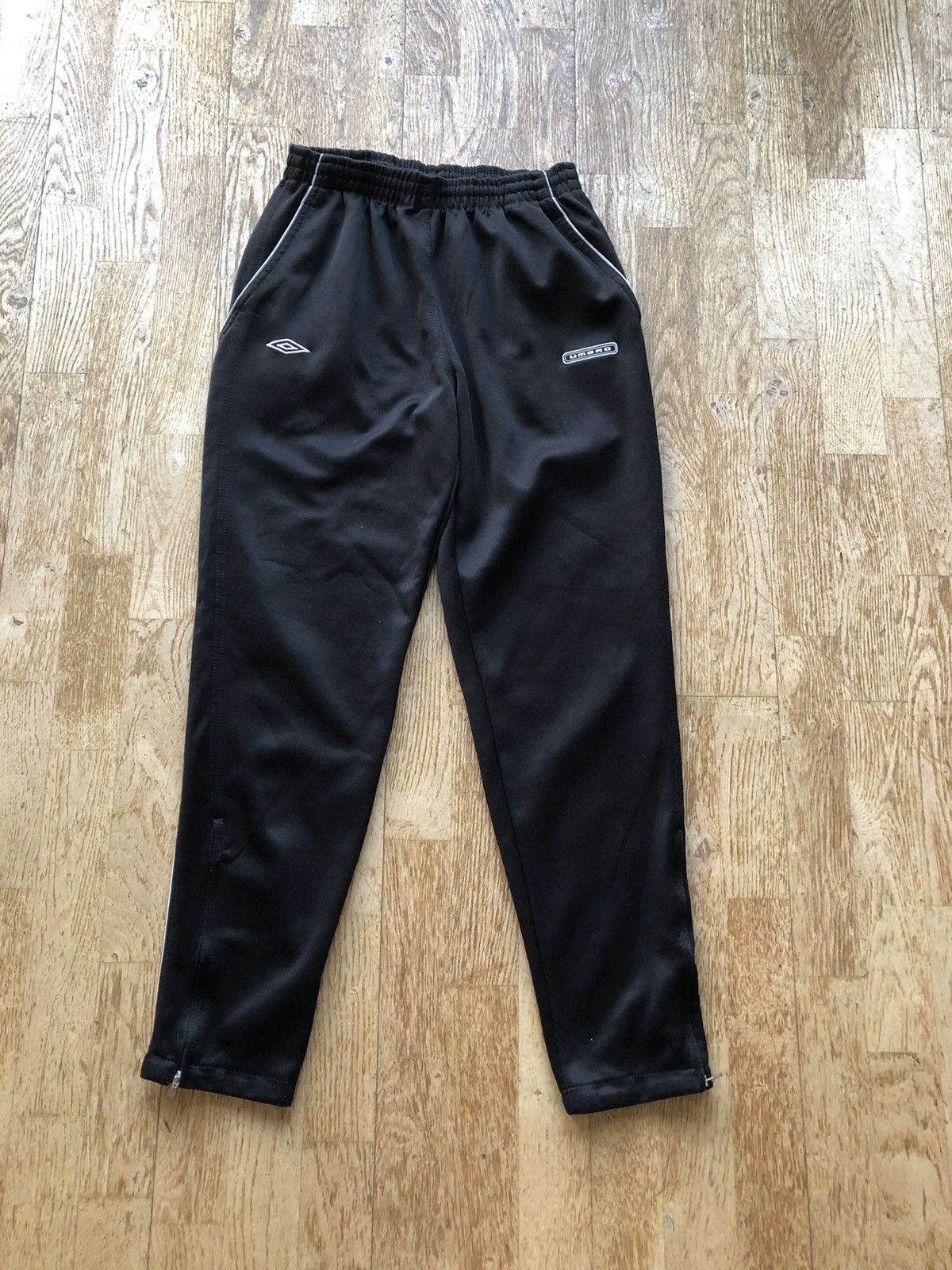 Umbro × Vintage UMBRO ATHLETICS CLASSIC SPORT SWEATPANTS JOGGERS Size US 30 / EU 46 - 1 Thumbnail
