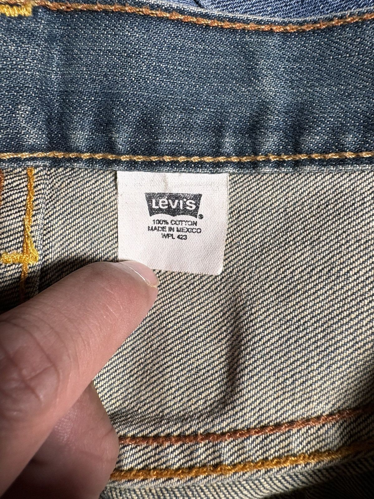 Vintage 2005 Levi’s 501 Original Fit - Medium Wash - 36x30