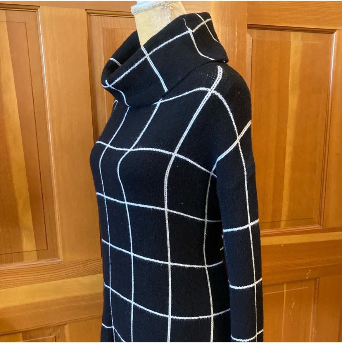 Designer × Other NWT, Lavishly Paris Women's Black Turtleneck Sweater. Size S / US 4 / IT 40 - 2 Thumbnail
