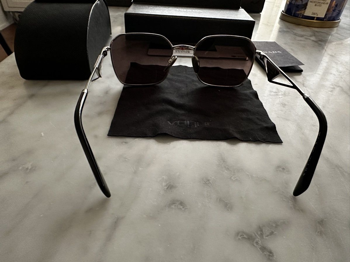 Prada NEVER WORN PRADA SUNGLASSES SILVER WITH BLACK GLASSES UNISEX Size ONE SIZE - 5 Thumbnail