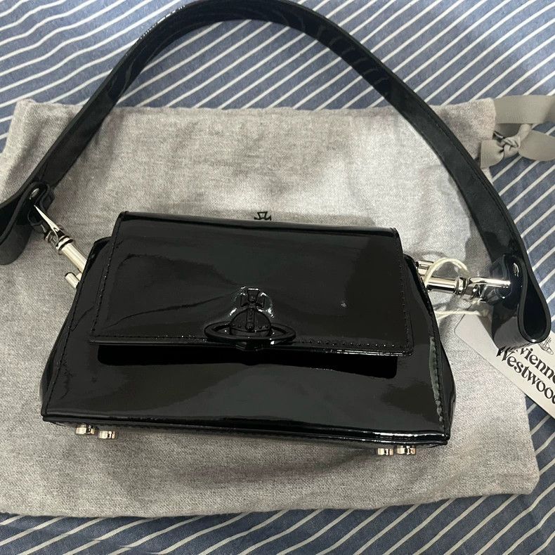 Vivienne Westwood Vivienne Westwood size os Hazel small lacquered leather emb Size ONE SIZE - 2 Thumbnail