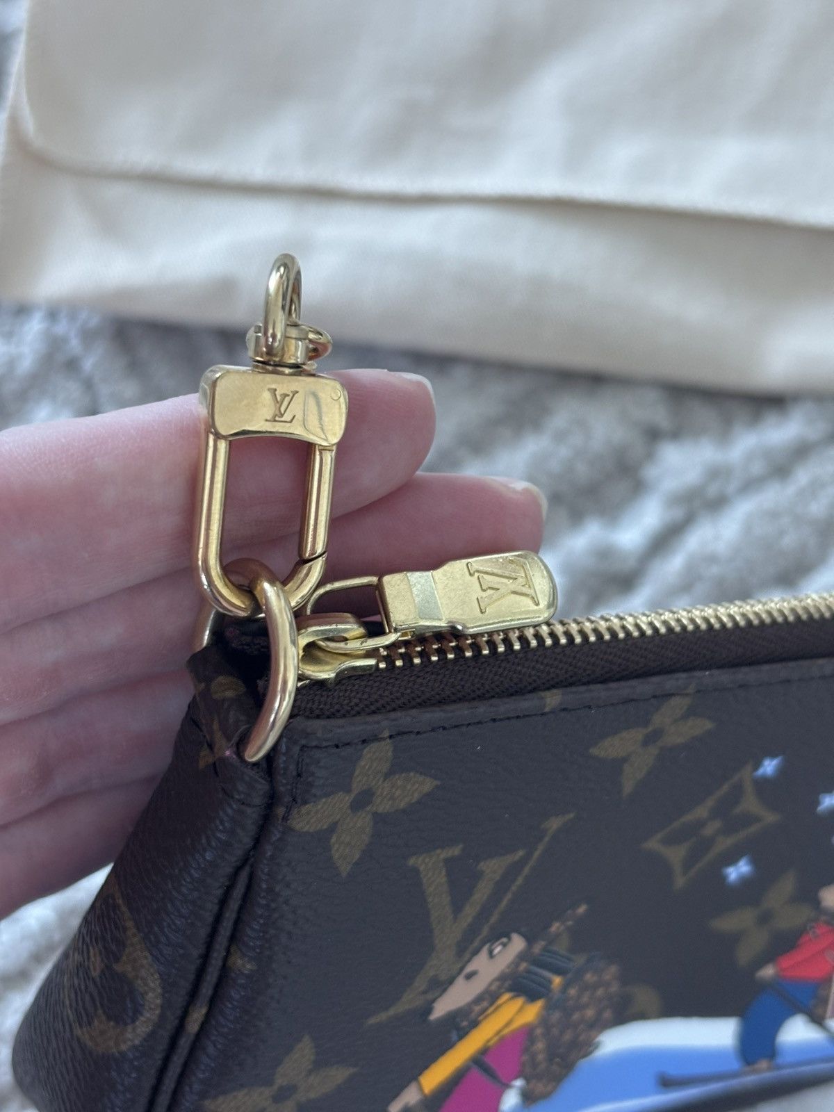 Louis Vuitton Louis Vuitton Skiing Bears Vivienne Bag Size ONE SIZE - 5 Thumbnail