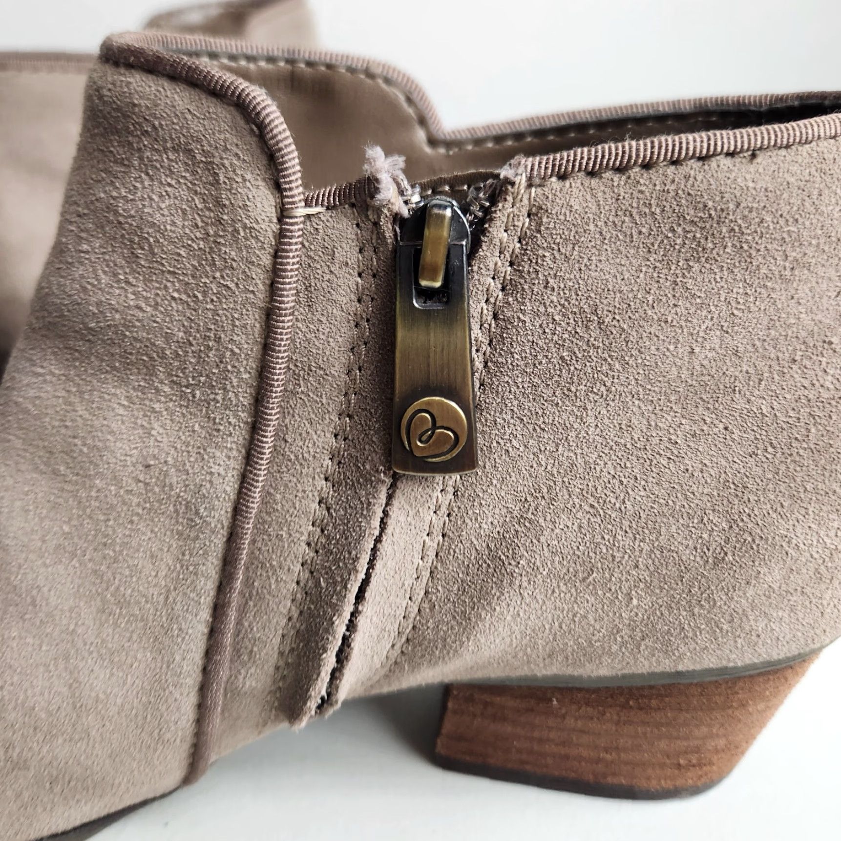 Blondo Blondo Villa Waterproof Suede Ankle Bootie Mushroom-Size 8 Womens Bootie, Beige, Almond Toe, Block Heel, Side Zip, City, Bohemian, 2-2.9 in Size US 8 / IT 38 - 7 Thumbnail