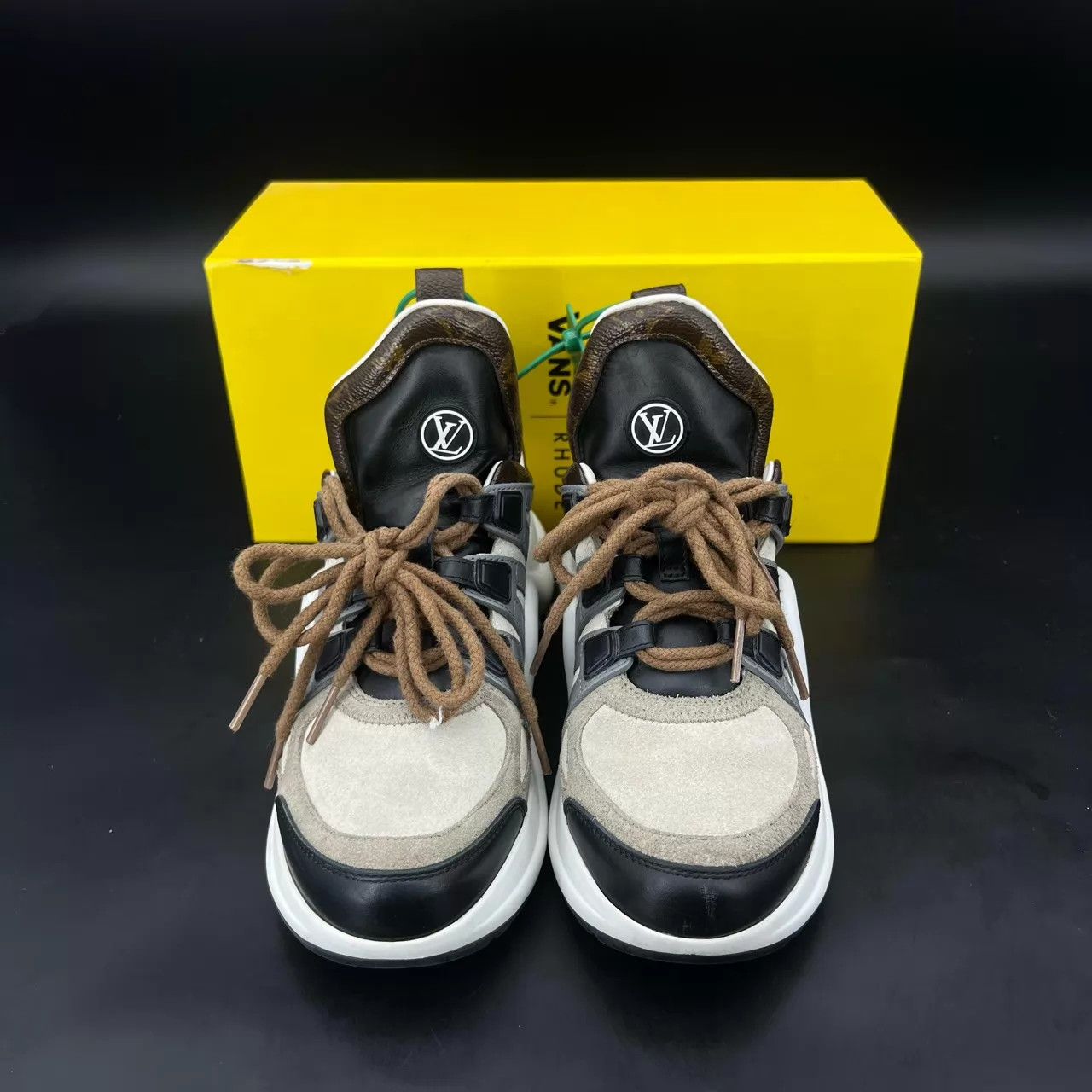 Louis Vuitton LV Archlight 35.5 White/Gray/Black 2x Worn Size US 5 / IT 35 - 4 Thumbnail