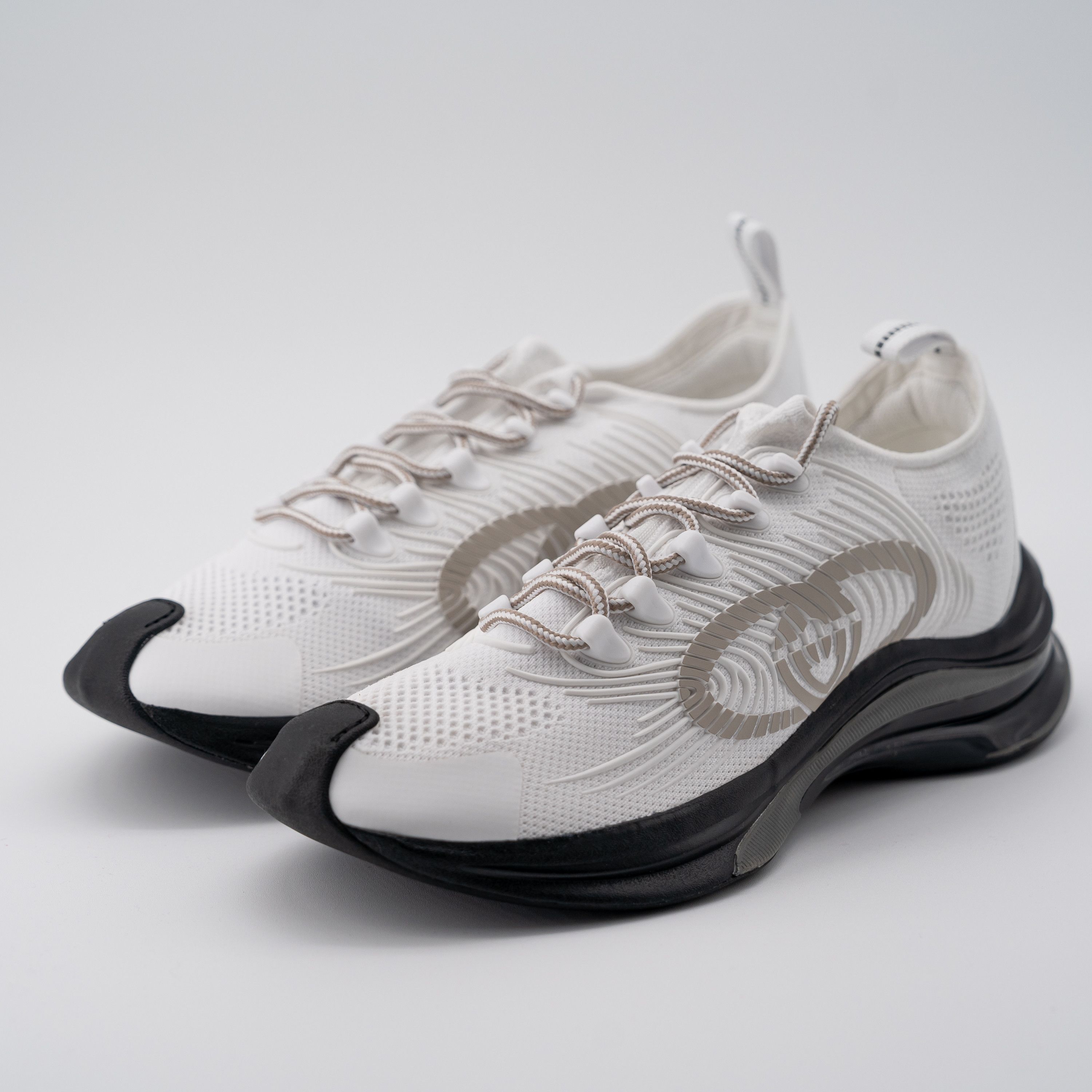 Gucci 12G 12.5 US Gucci Run Sneaker White Black Knit Sneakers Size US 12.5 / EU 45-46 - 1 Thumbnail