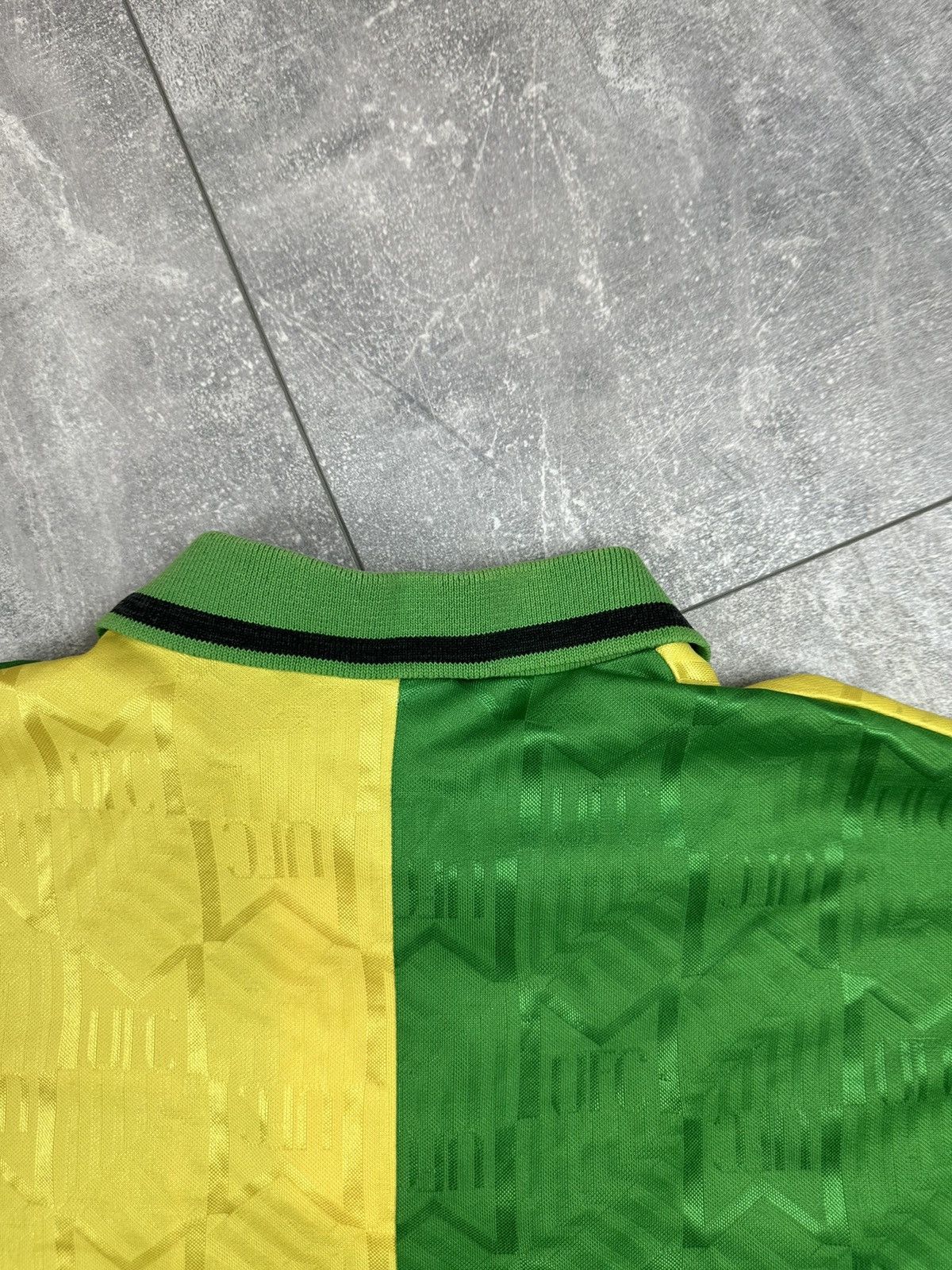Umbro Umbro Manchester United FC 1992/94Away Soccer Jersey Size US M / EU 48-50 / 2 - 24 Thumbnail