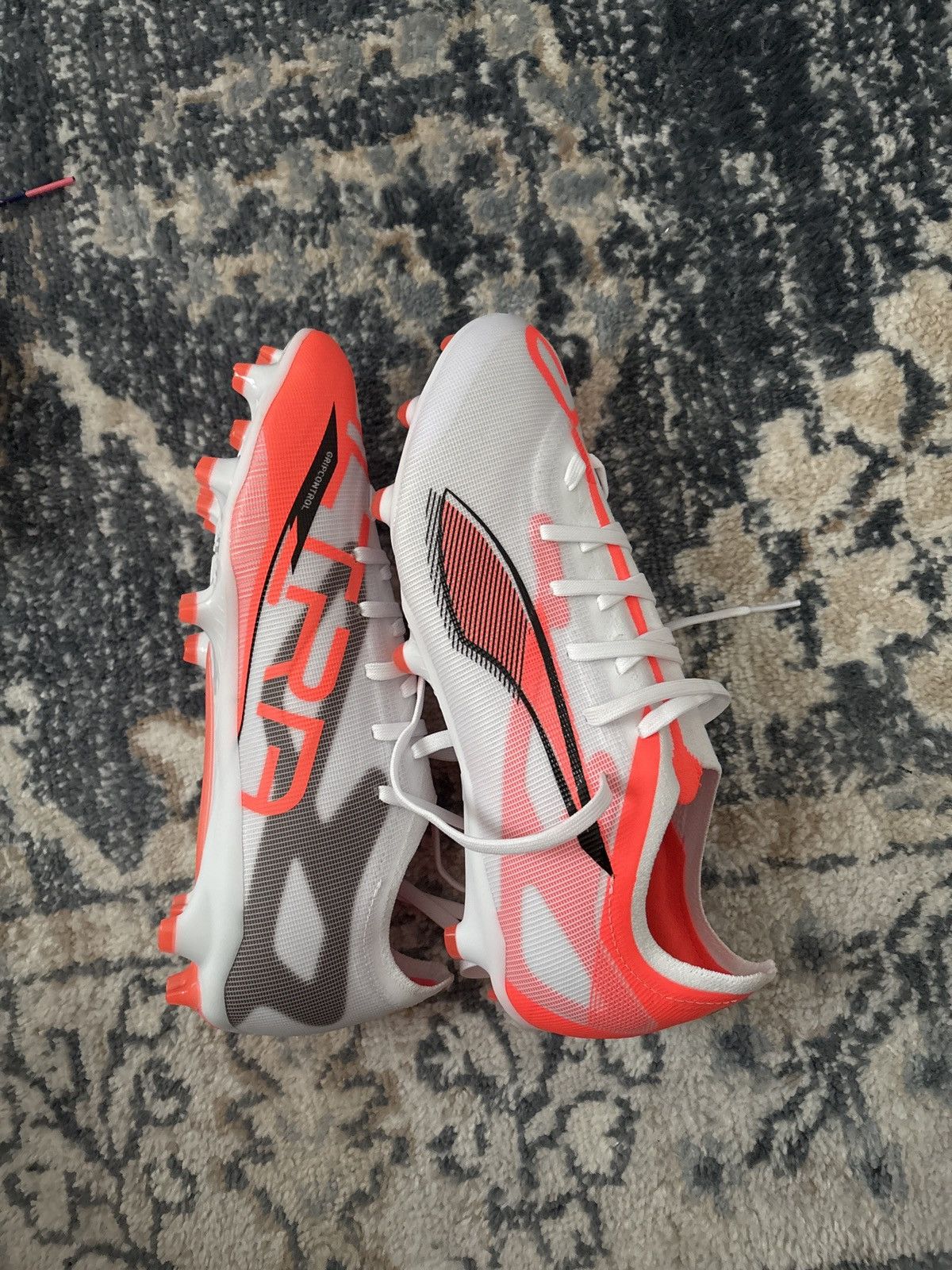 Puma Puma ULTRA 5 ULTIMATE Size US 9 / EU 42 - 1 Thumbnail