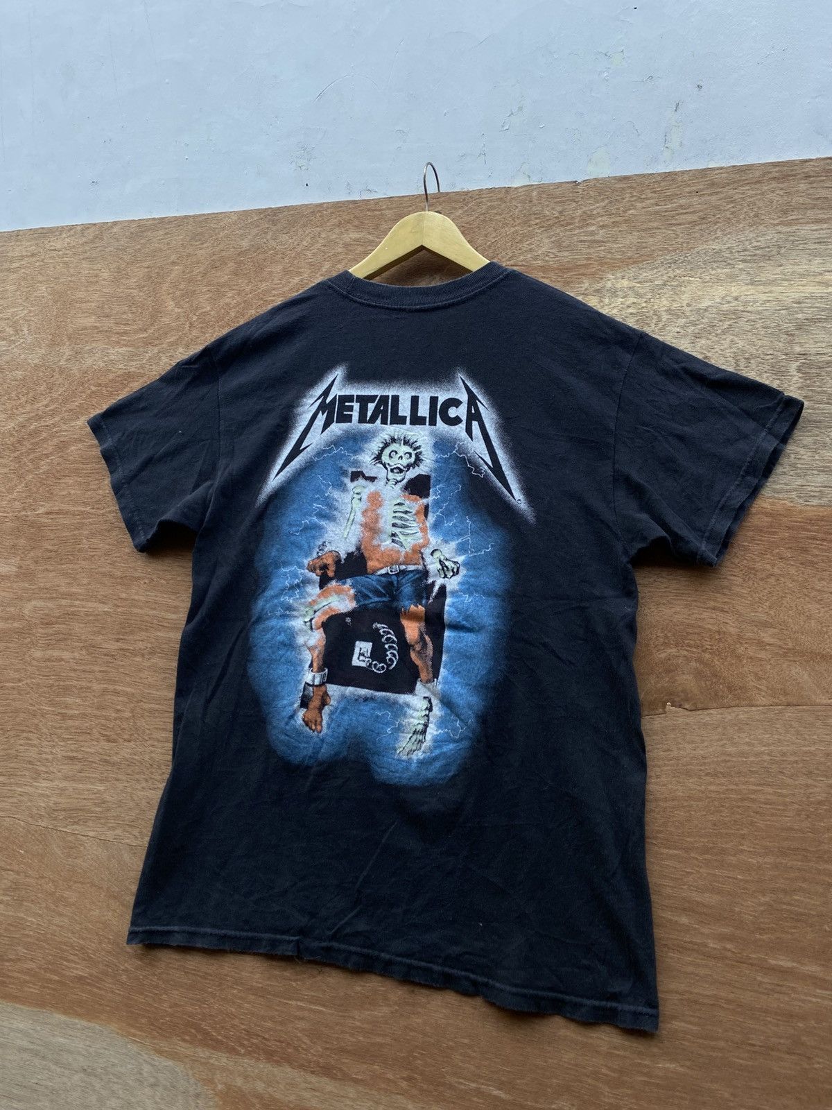 Band Tees 2000s vintage metallica ride the lightning tshirt Size US M / EU 48-50 / 2 - 2 Thumbnail