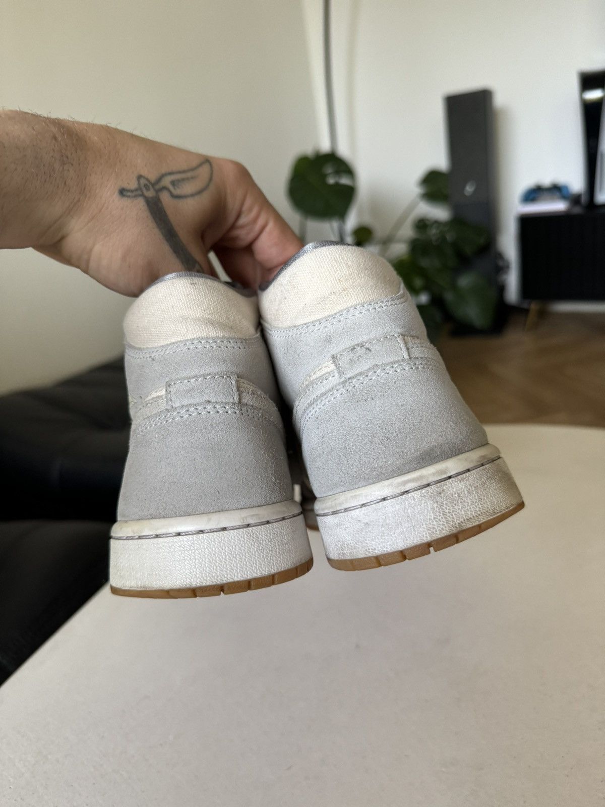 Jordan Brand Nike Air Jordan 1 Mid Coconut Milk Particle Grey Streetwear Size US 7.5 / IT 37.5 - 5 Thumbnail