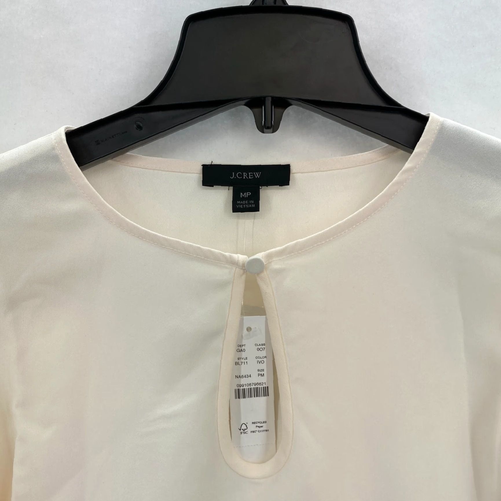 J.Crew **J.Crew Ivory Women's Petite Puff Sleeve Satin Crepe Top** User: J.Crew Ivory Women's Petite Puff Sleeve Satin Crepe Top Size M / US 6-8 / IT 42-44 - 4 Thumbnail