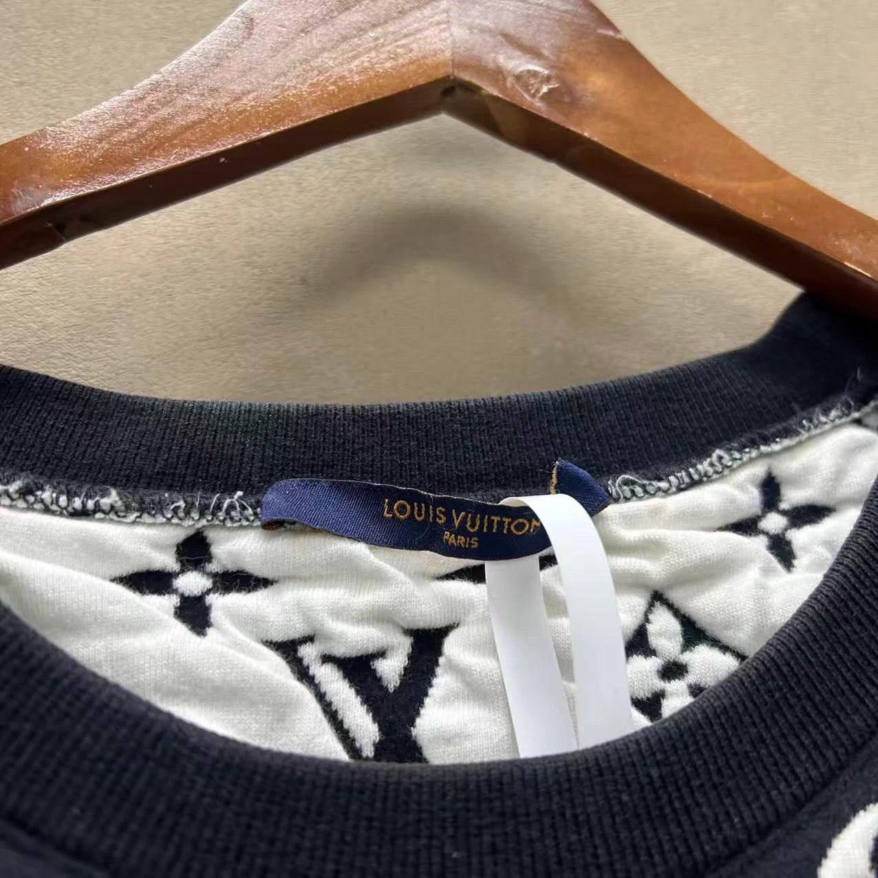 Louis Vuitton LV B&W Embroidered Logo SpaceCotton Sweat 98 XL ys001194 Size US XL / EU 56 / 4 - 3 Thumbnail